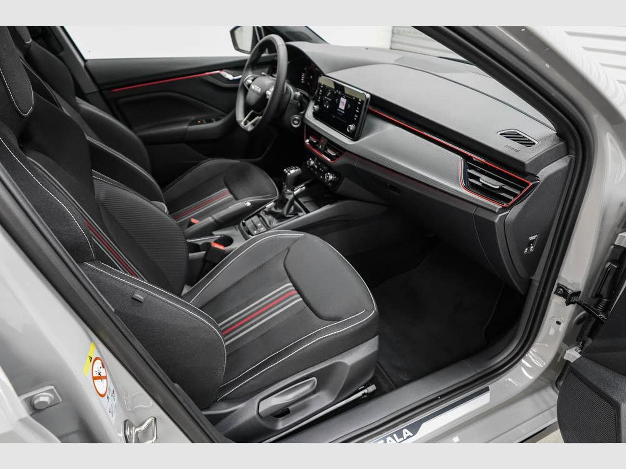Skoda Scala 1,0 TSI DSG (2025) - Foto 18