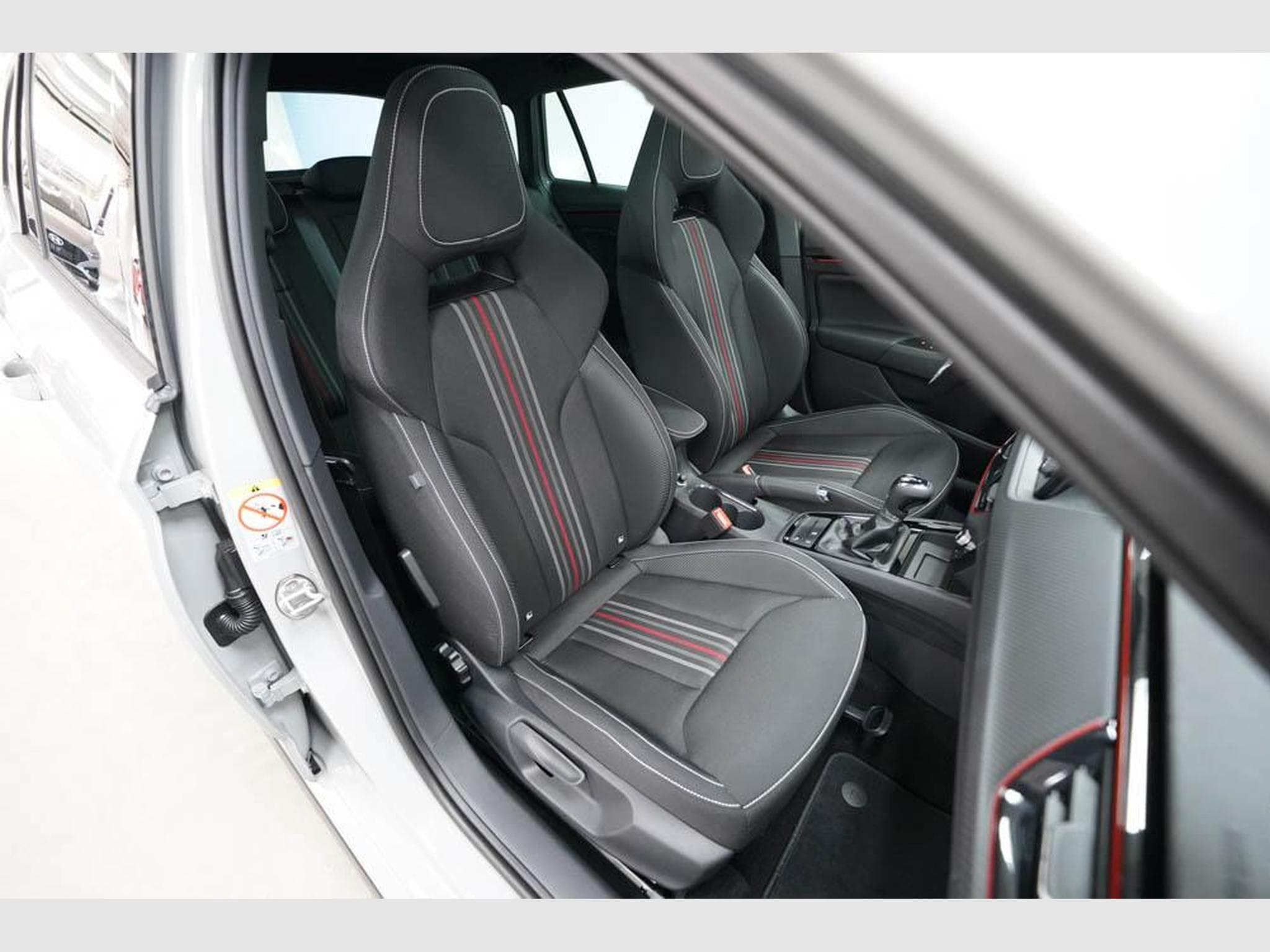 Skoda Scala 1,0 TSI DSG (2025) - Foto 19