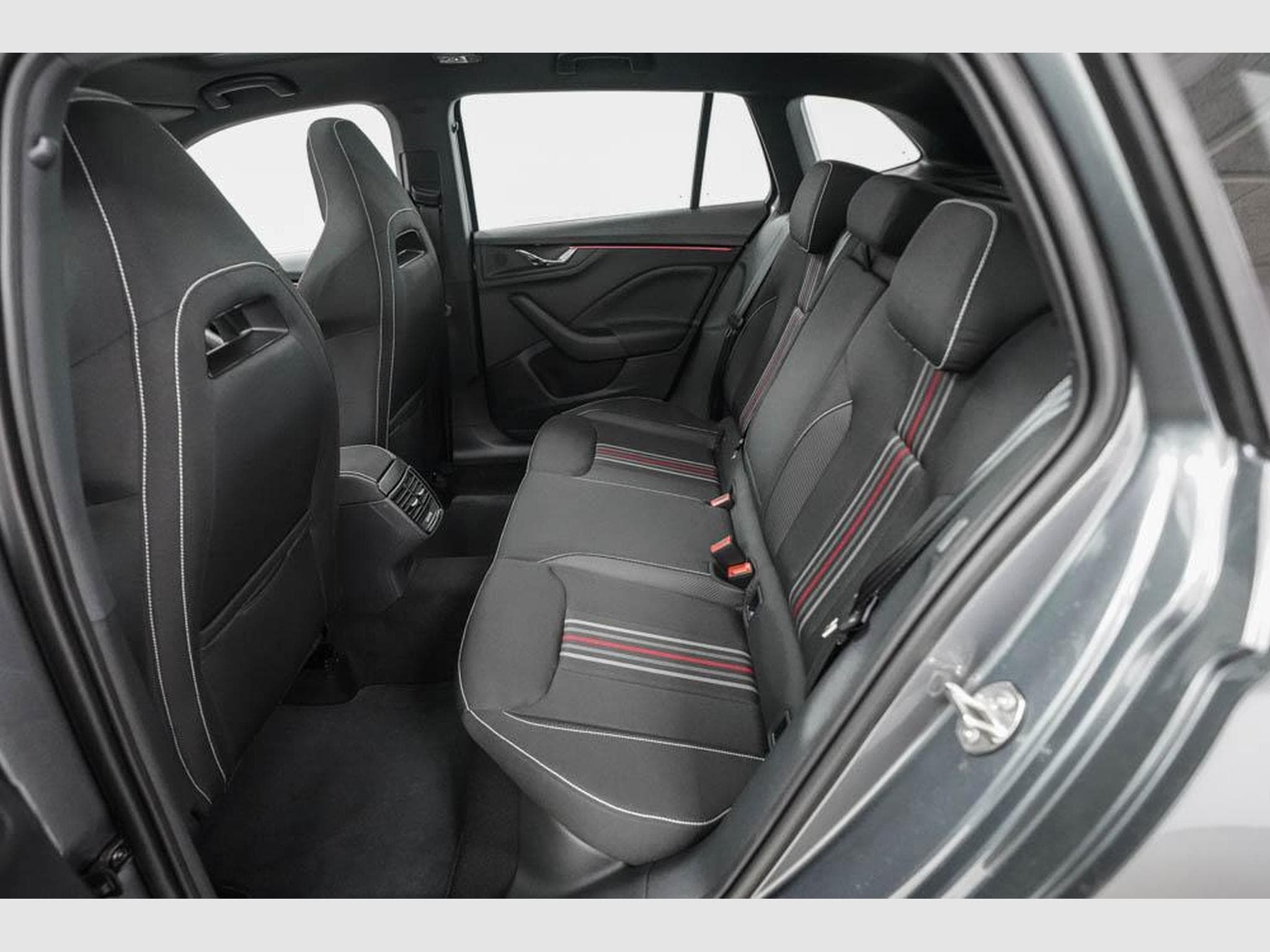 Skoda Scala 1,0 TSI DSG (2025) - Foto 15