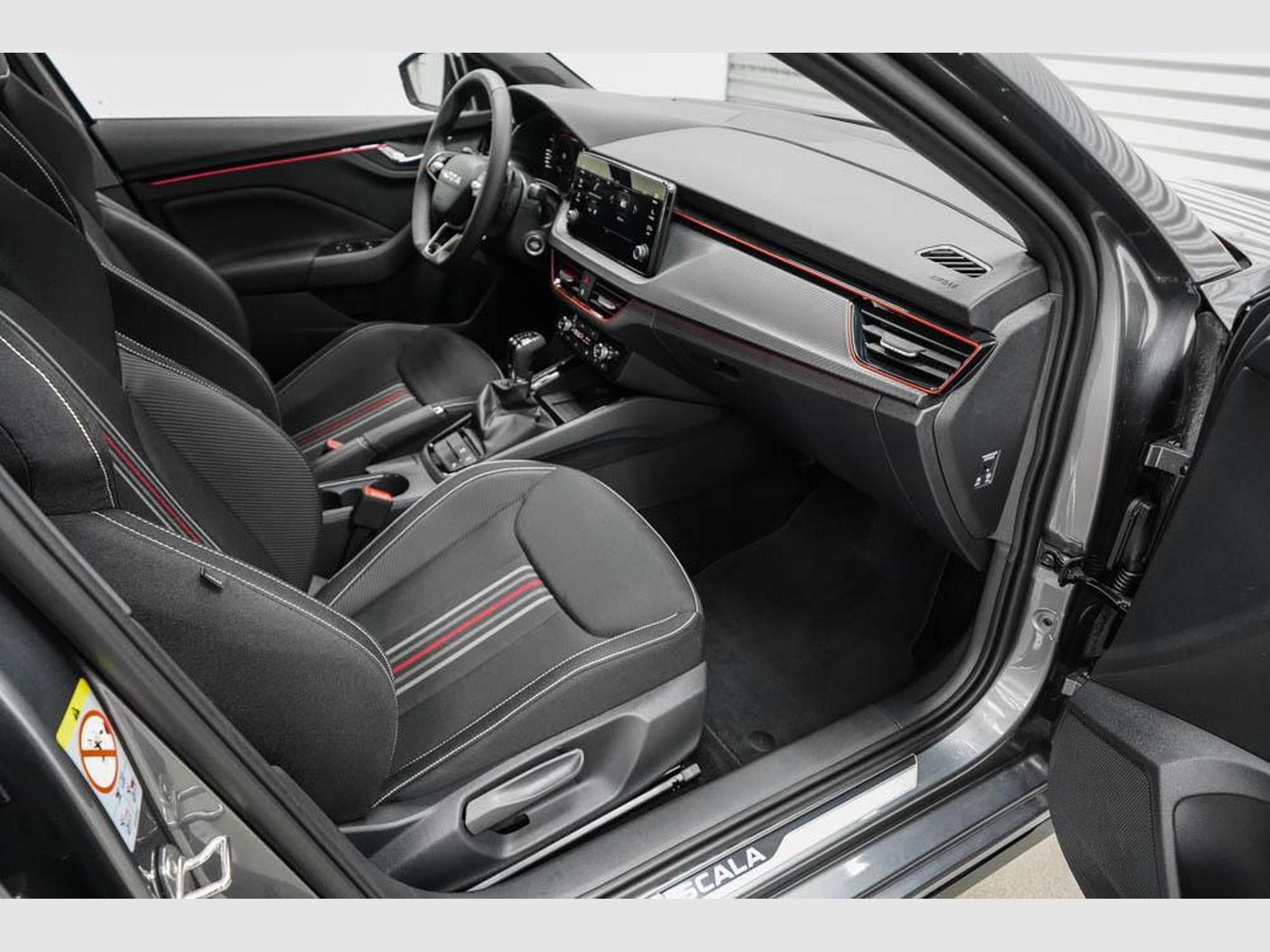 Skoda Scala 1,0 TSI DSG (2025) - Foto 19