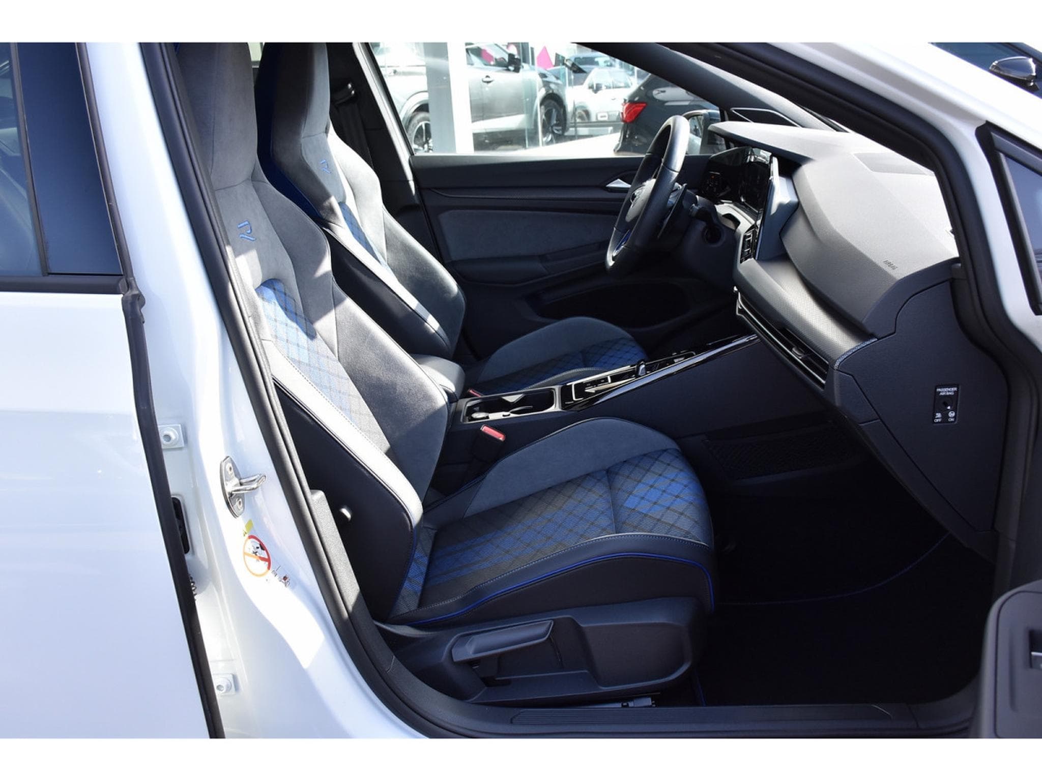 VW Golf R 2.0 TSI 4Motion DSG TRAVEL SIDE HARMAN/KARDON JA19 1° MAIN (2024) - Foto 7