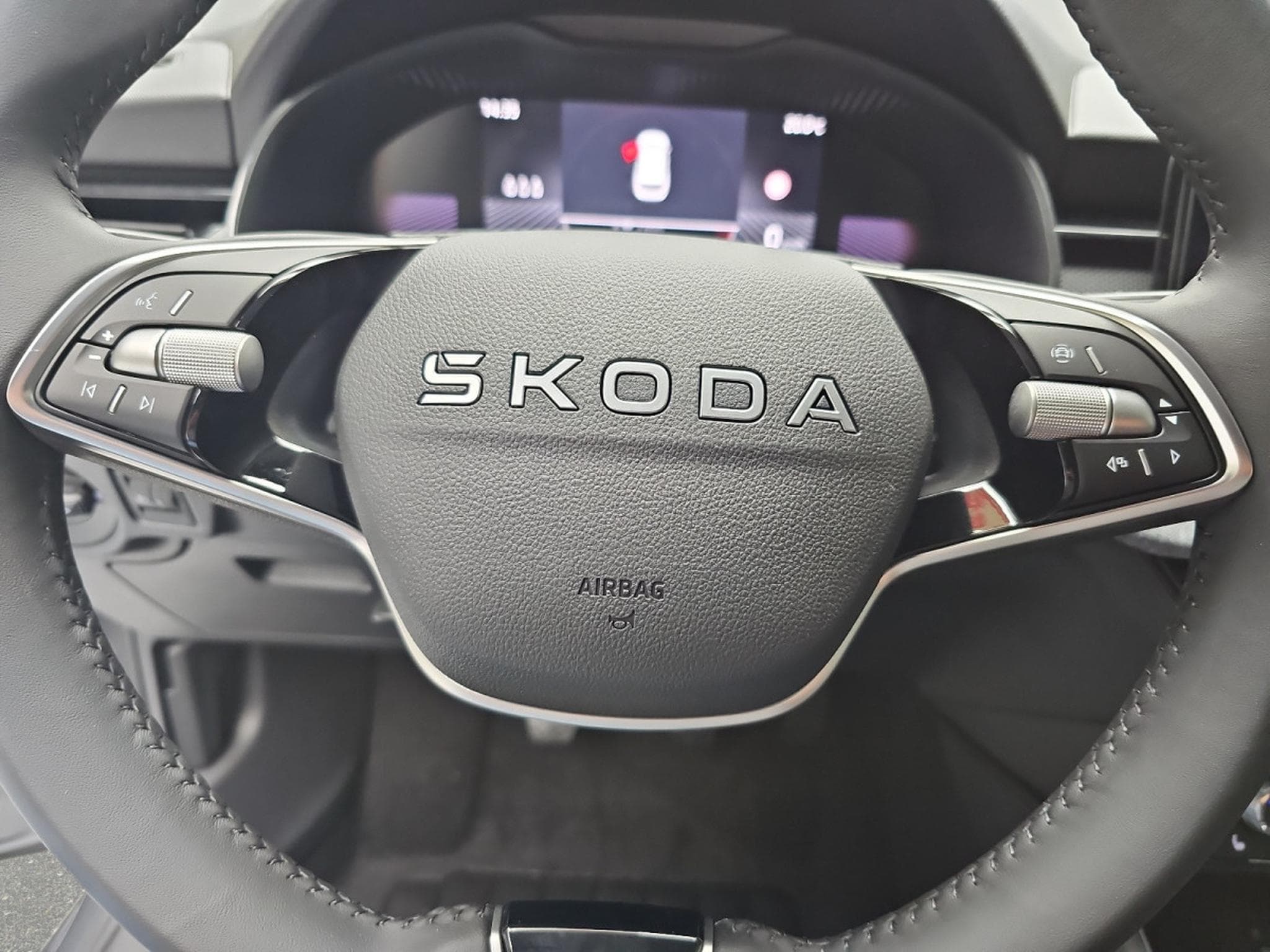 Skoda Kamiq 1.0 TSi 116 DSG Selection (2026) - Foto 13