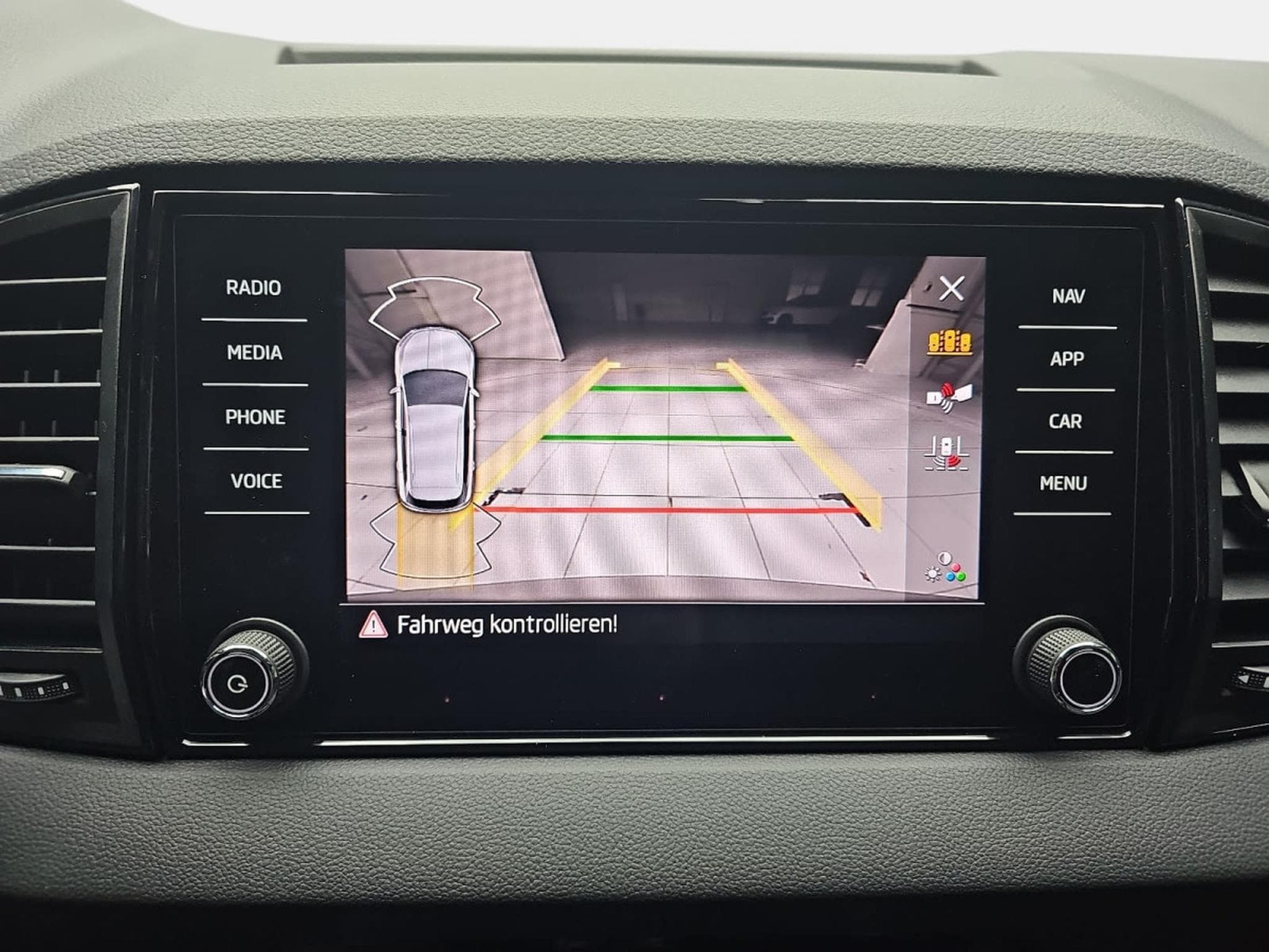 Skoda Karoq 2.0 TSI 190 DSG SPORTLINE 4x4 (2025) - Foto 10