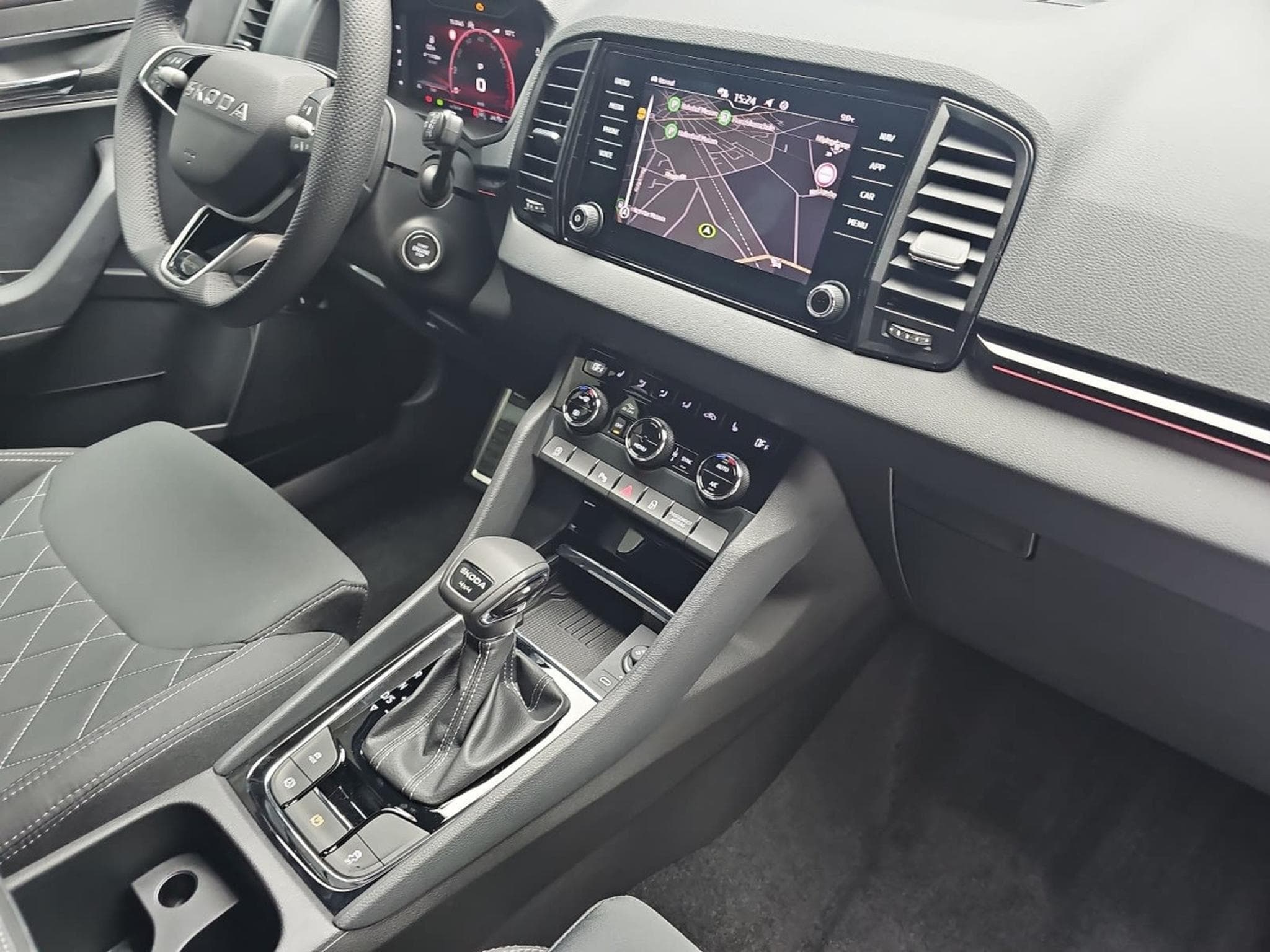 Skoda Karoq 2.0 TSI 190 DSG SPORTLINE 4x4 (2025) - Foto 15
