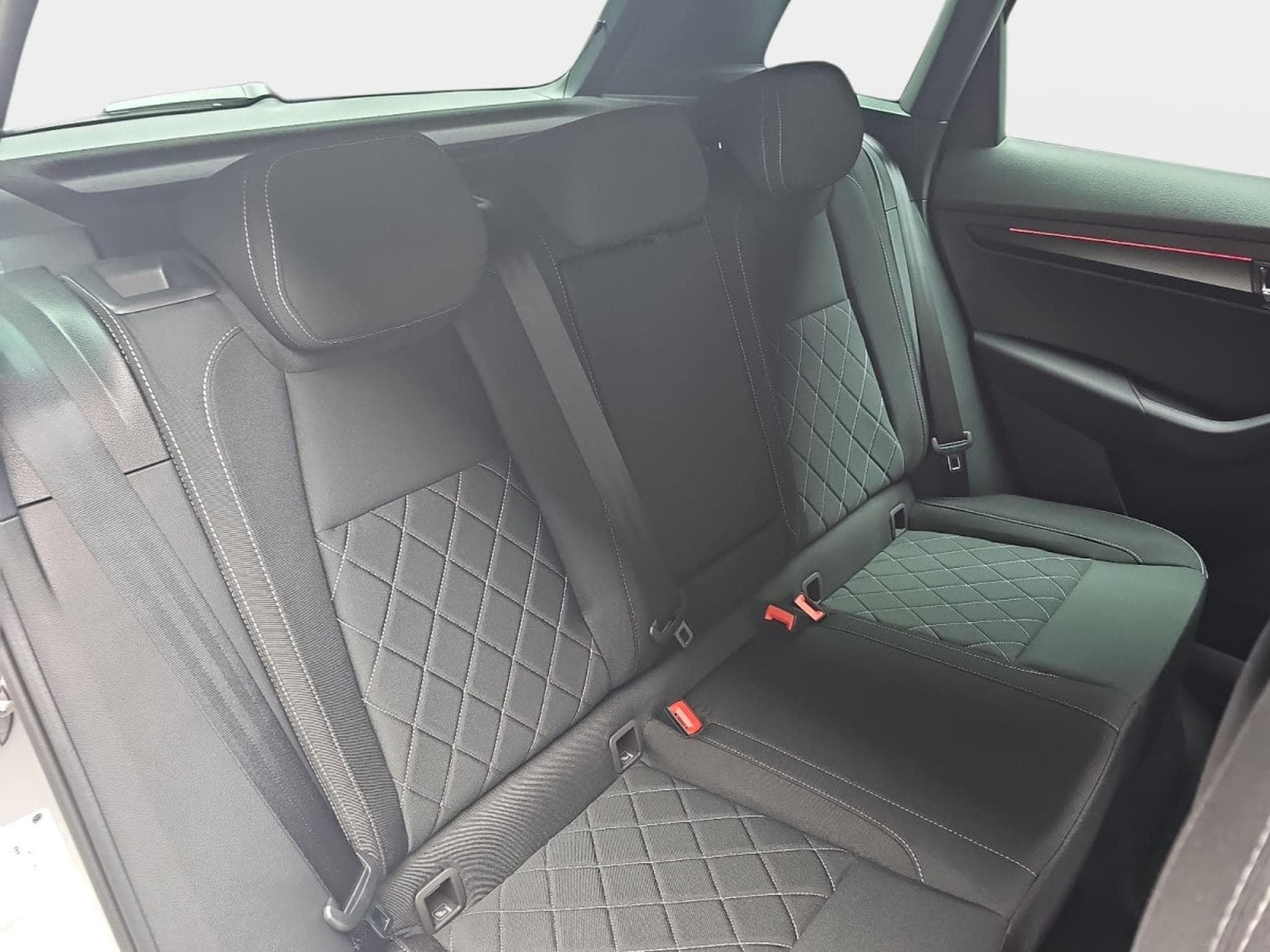 Skoda Karoq 2.0 TSI 190 DSG SPORTLINE 4x4 (2025) - Foto 16