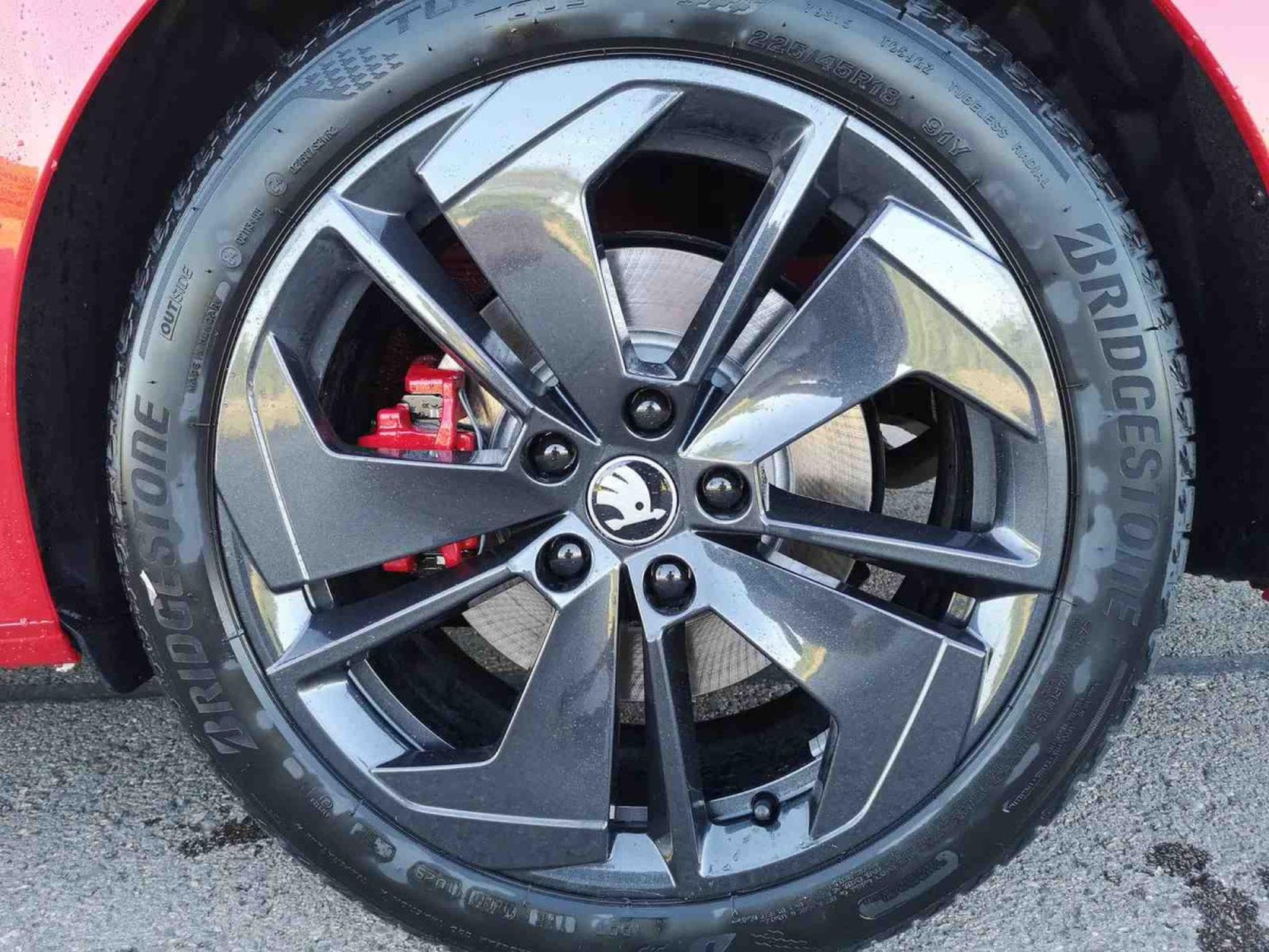 Skoda Octavia 2.0 TSi DSG 265 RS (2025) - Foto 4