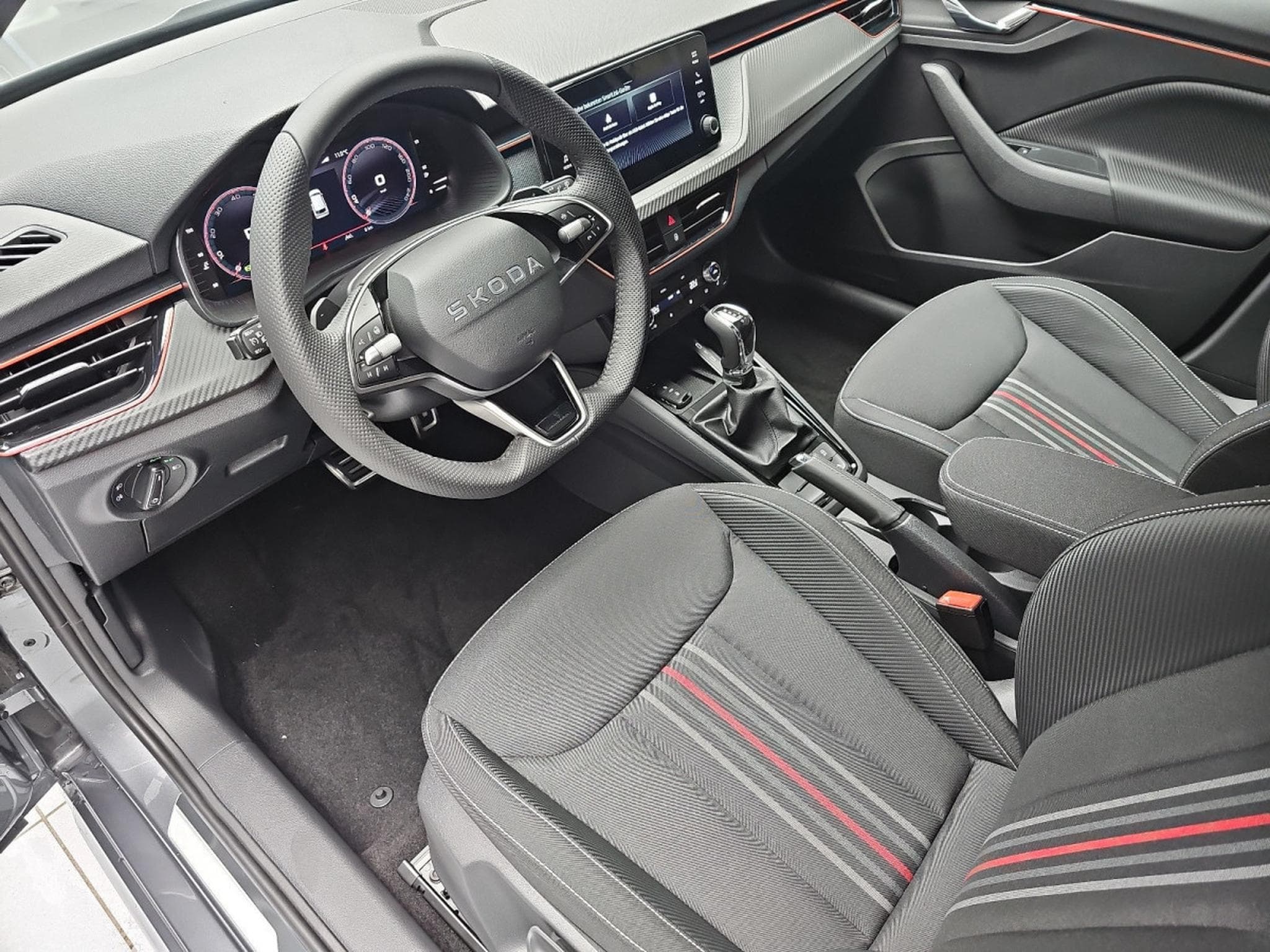Skoda Kamiq 1.5 TSi 150 DSG Monte Carlo (2026) - Foto 18