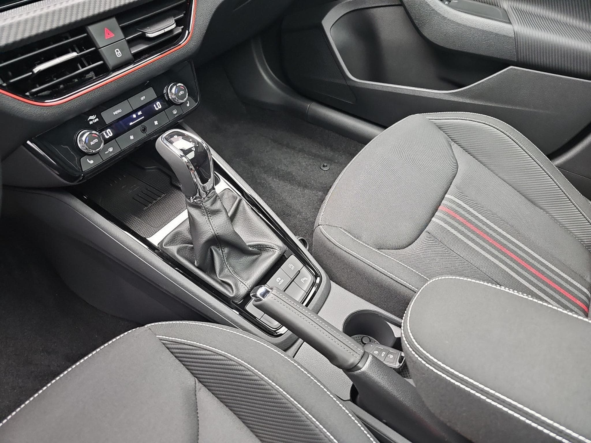 Skoda Kamiq 1.5 TSi 150 DSG Monte Carlo (2025) - Foto 11