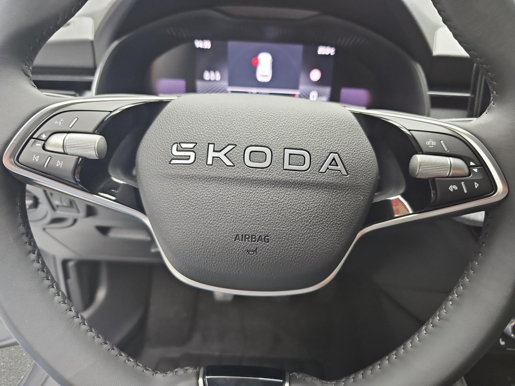 Skoda Kamiq 1.0 TSi 116 DSG 130 Year (2025) - Foto 12