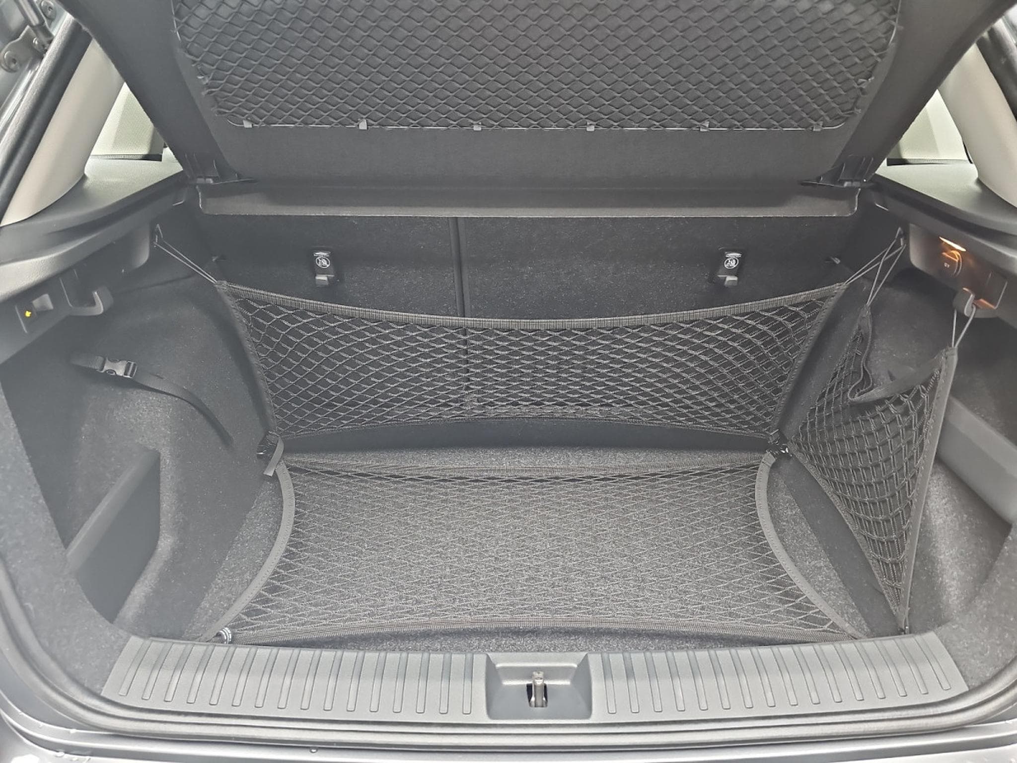 Skoda Kamiq 1.0 TSi 116 DSG 130 Year (2025) - Foto 13