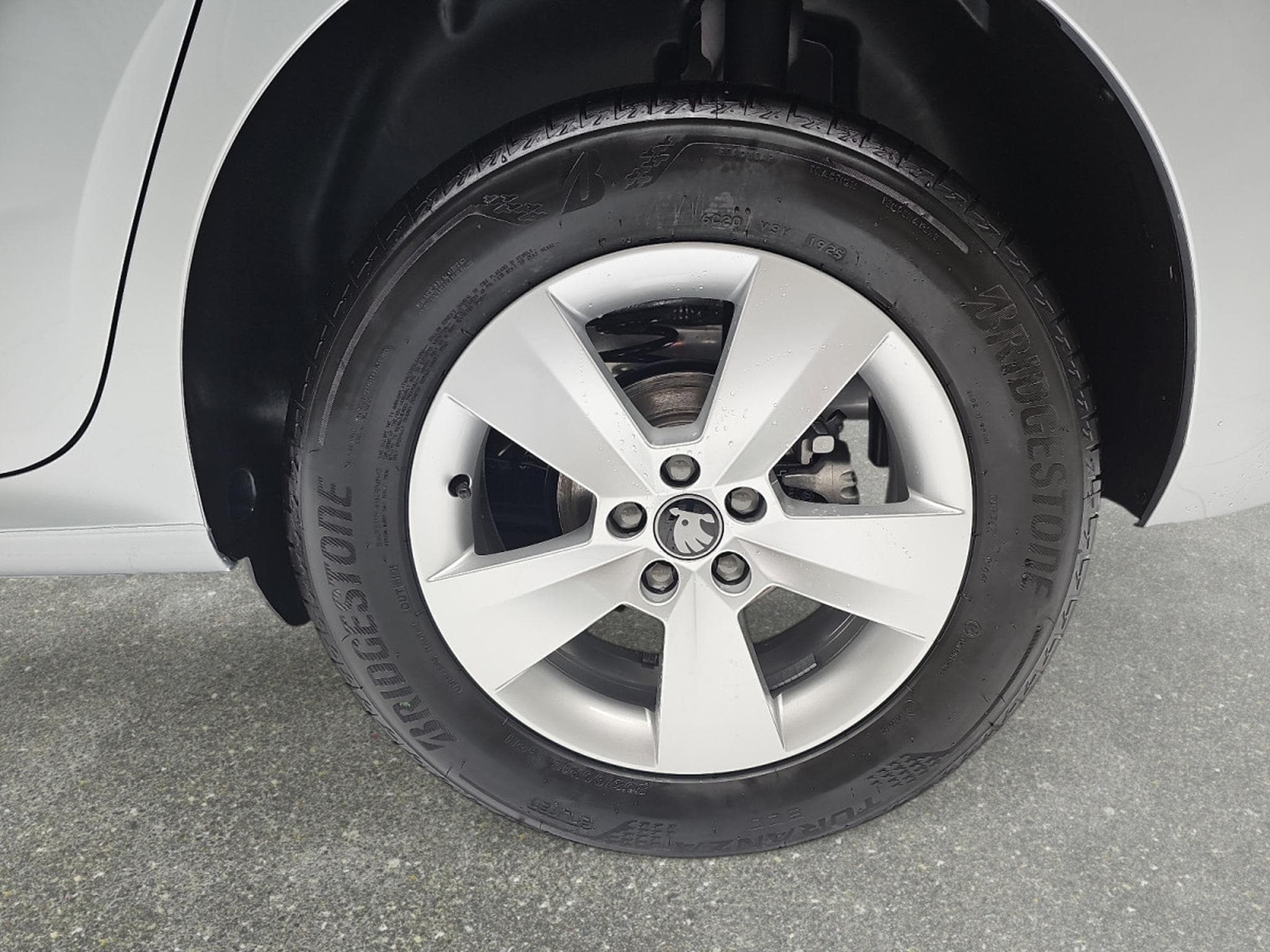 Skoda Kamiq 1.0 TSi 116 DSG 130 Year (2025) - Foto 5