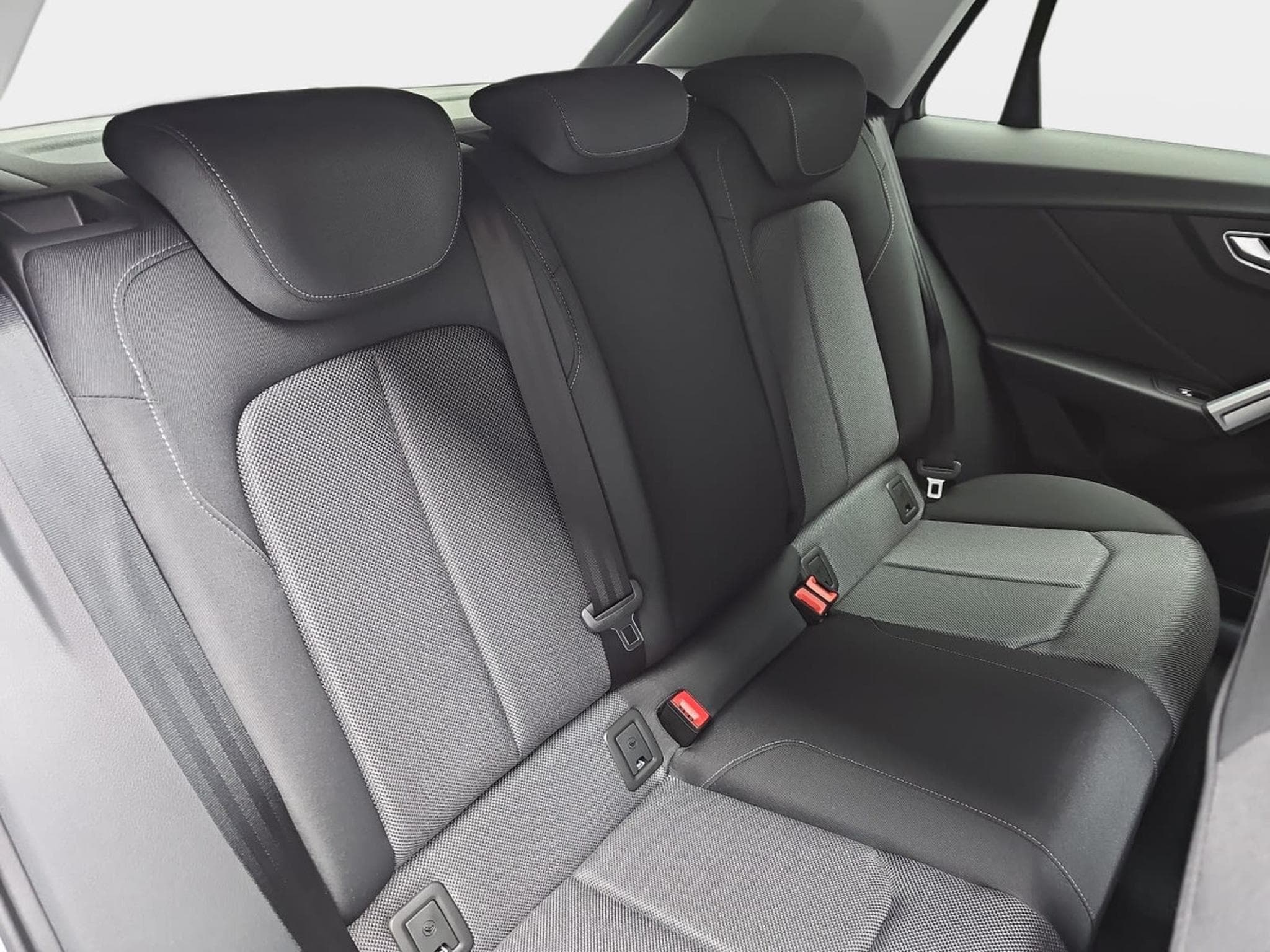 Audi Q2 35 TFSI S-Tronic 150  S-Line (2025) - Foto 16