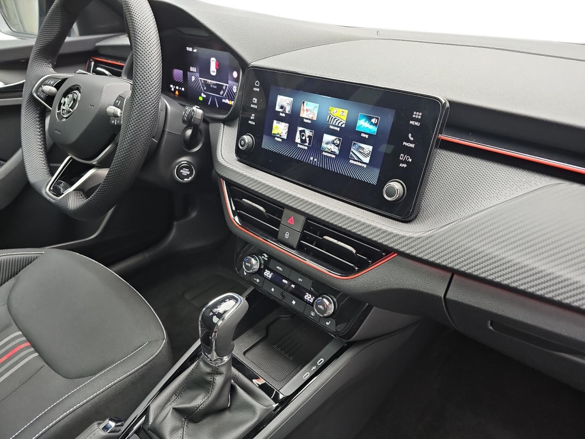 Skoda Kamiq 1.5 TSi 150 DSG Monte Carlo (2026) - Foto 17