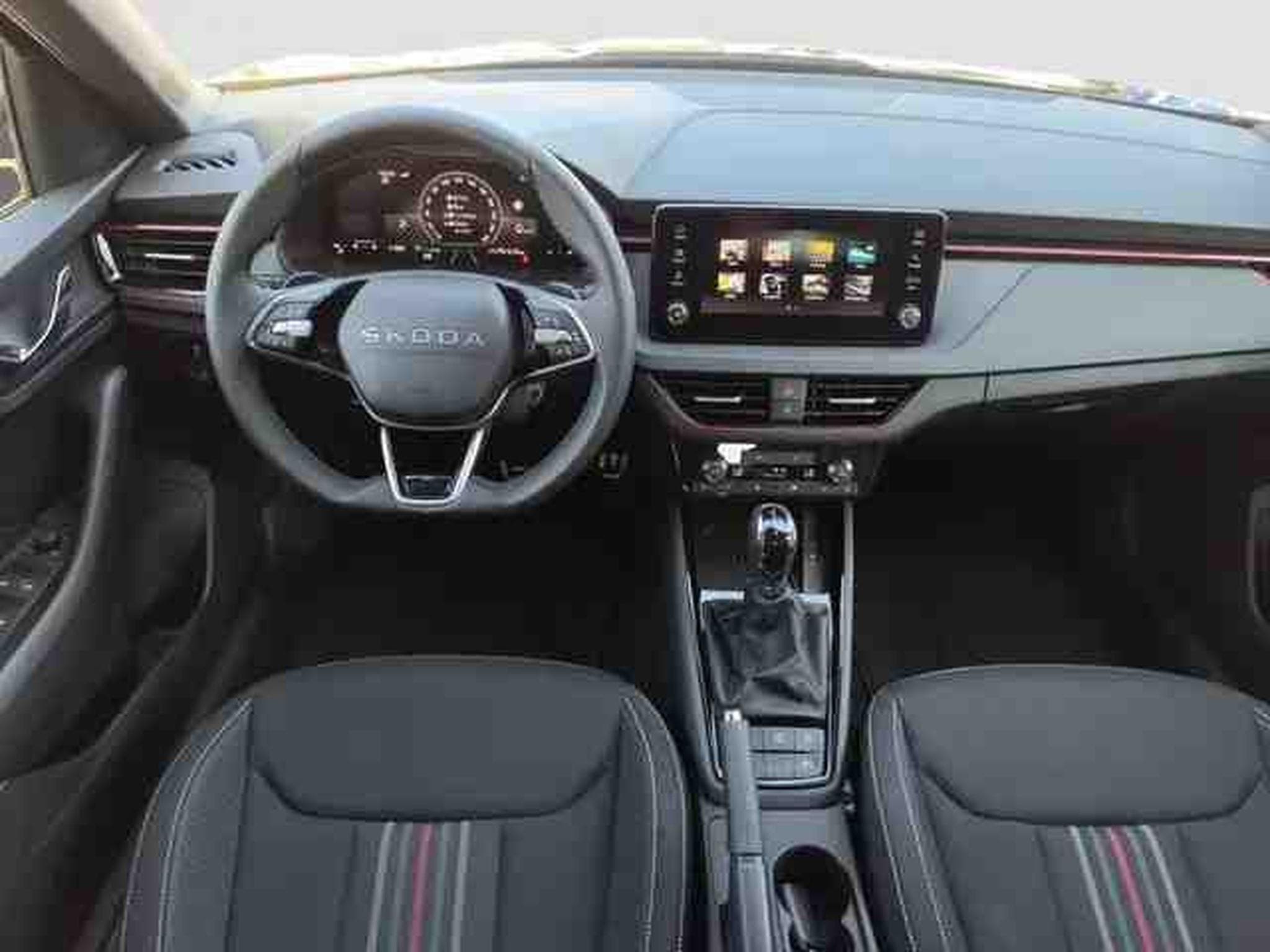 Skoda Kamiq 1.5 TSi 150 DSG Monte Carlo (2026) - Foto 12