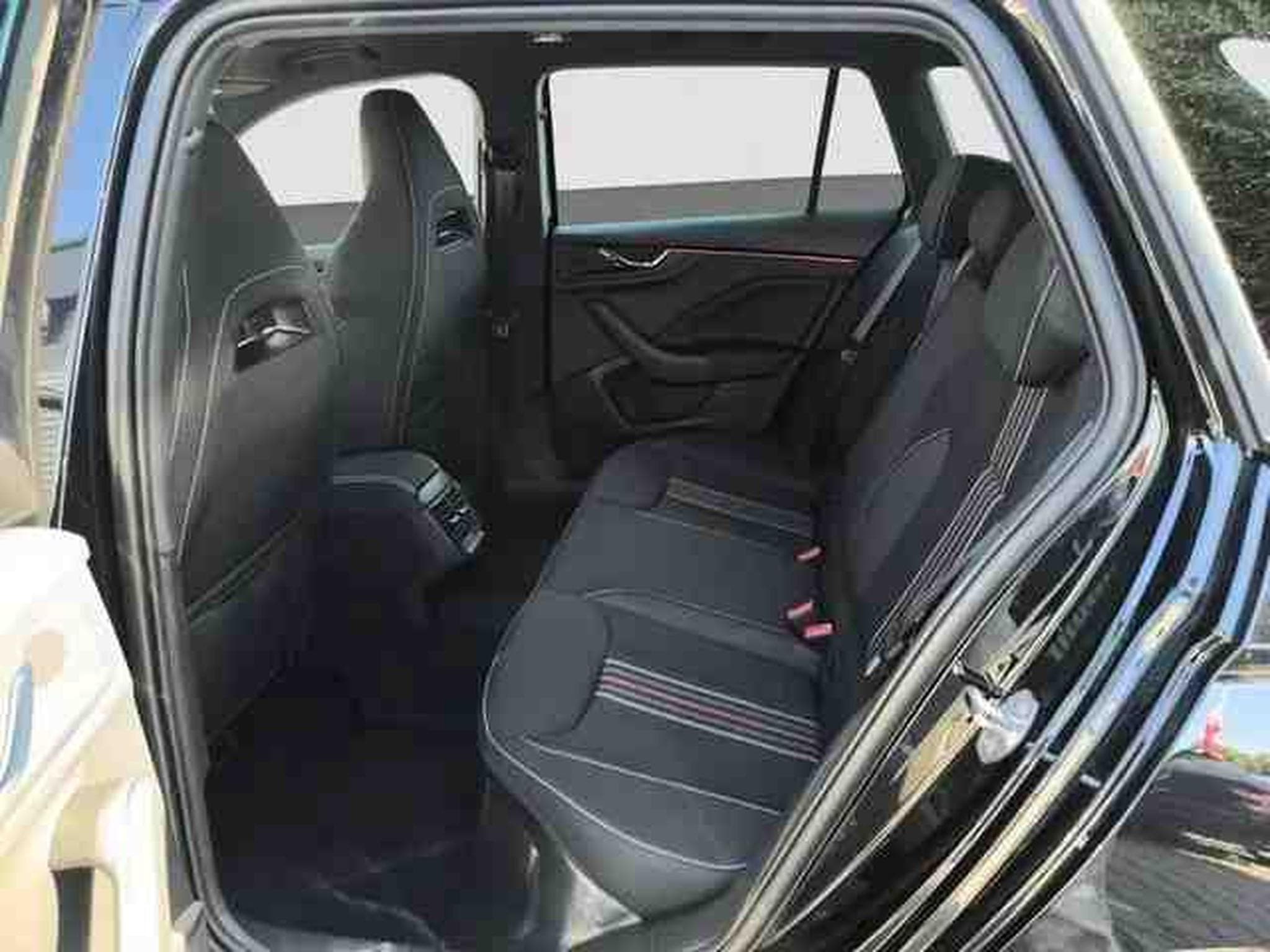 Skoda Kamiq 1.5 TSi 150 DSG Monte Carlo (2026) - Foto 14