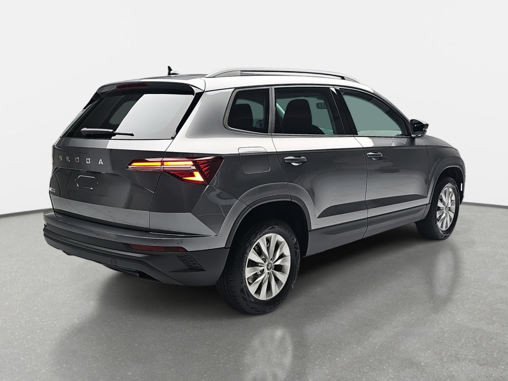 Skoda Karoq 1.5 TSi DSG 150 130 Anniversary (2025) - Foto 4