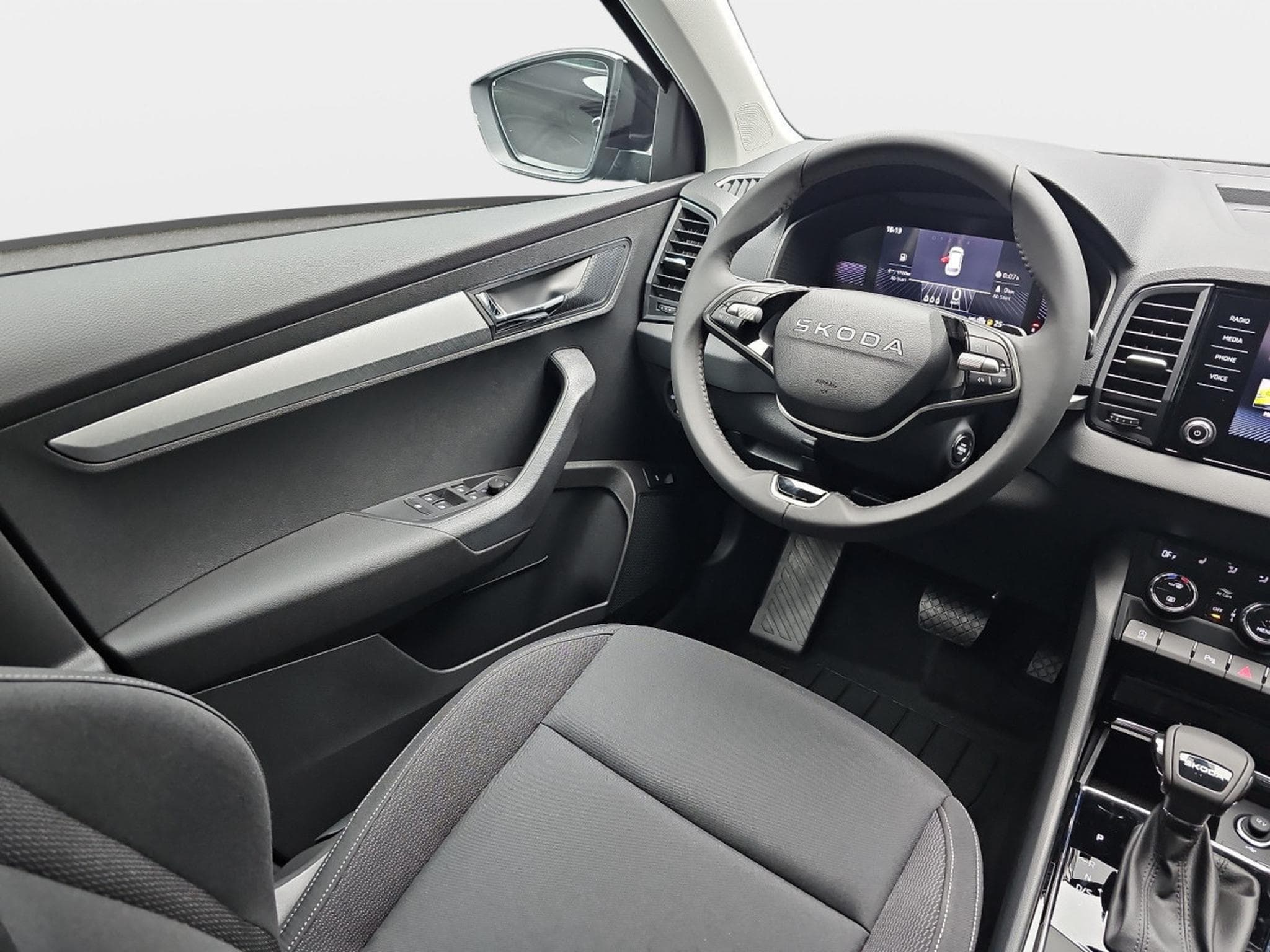 Skoda Karoq 1.5 TSi DSG 150 130 Anniversary (2026) - Foto 8