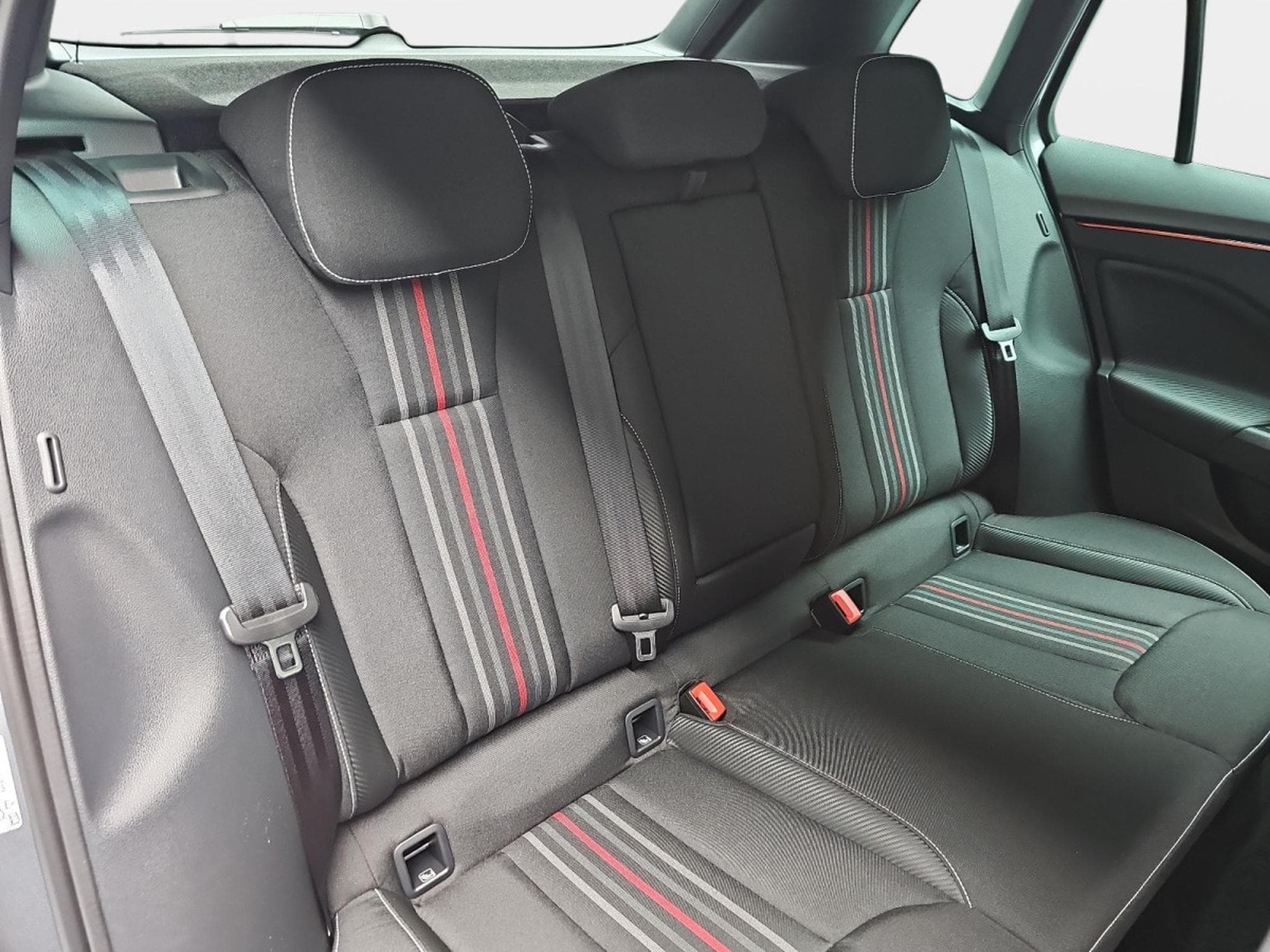 Skoda Kamiq 1.5 TSi 150 DSG Monte Carlo (2026) - Foto 17