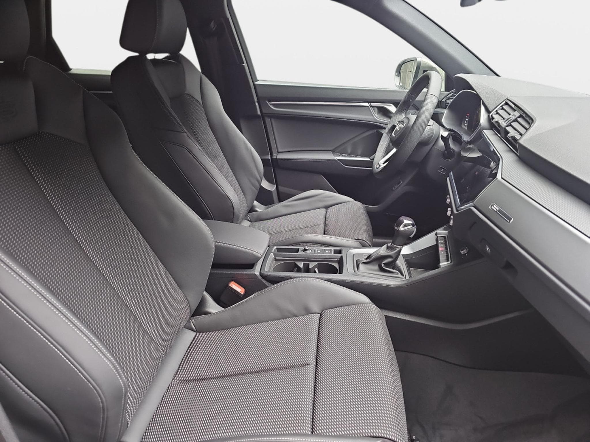 Audi Q3 35 TFSI S-Tronic 150  S-Line (2025) - Foto 14