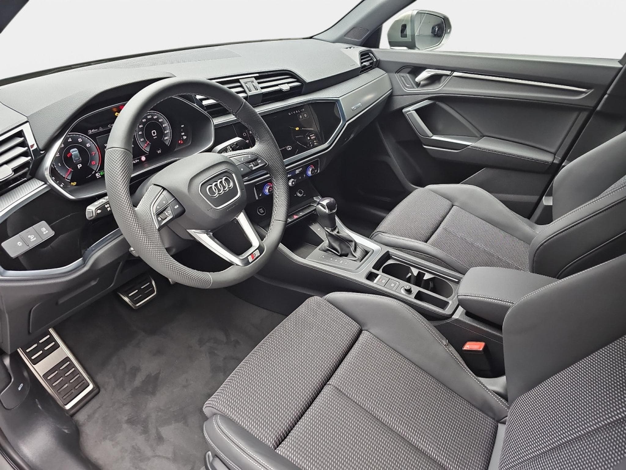 Audi Q3 35 TFSI S-Tronic 150  S-Line (2025) - Foto 17