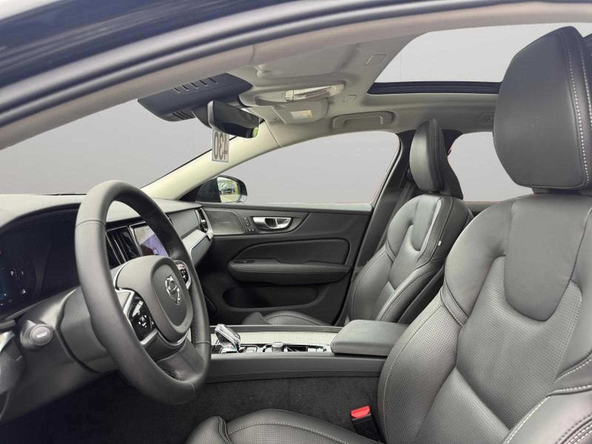 Volvo V60 B4 Plus Dark / Essence (2025) - Foto 10