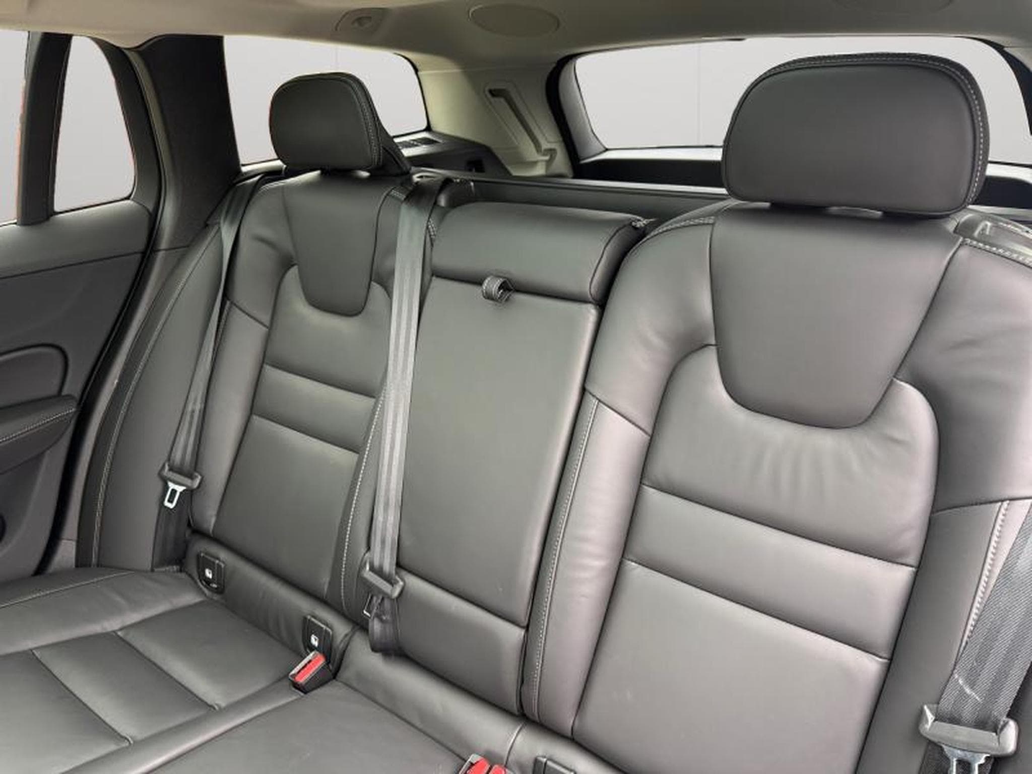 Volvo V60 B4 Plus Dark / Essence (2025) - Foto 13