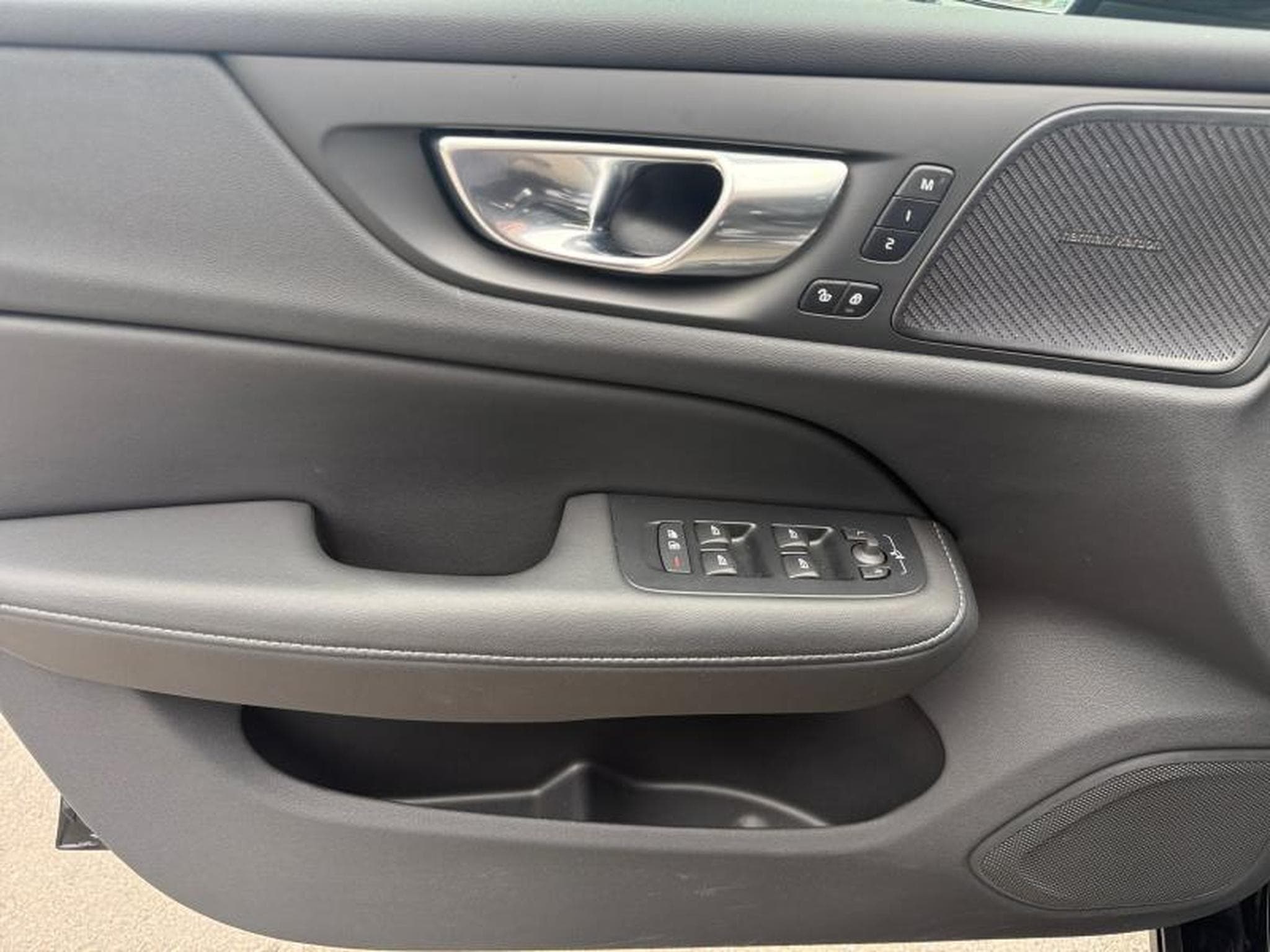 Volvo V60 B4 Plus Dark / Essence (2025) - Foto 20