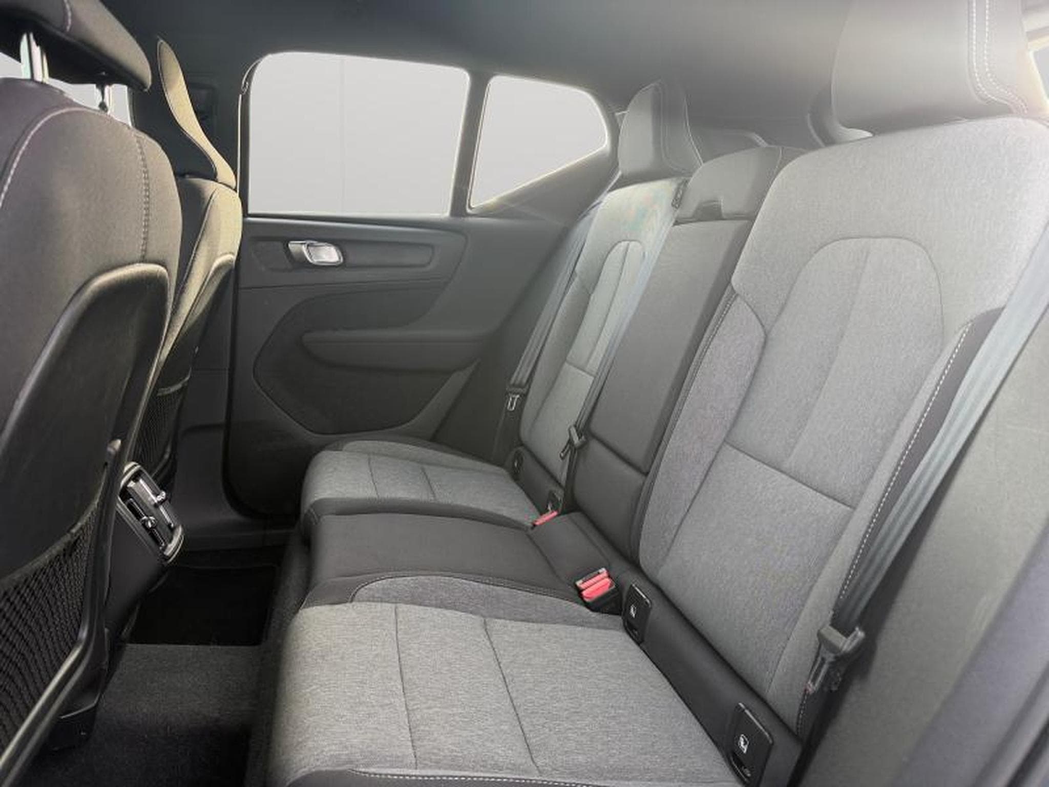 Volvo XC40 B3 Core / Essence (2023) - Foto 13