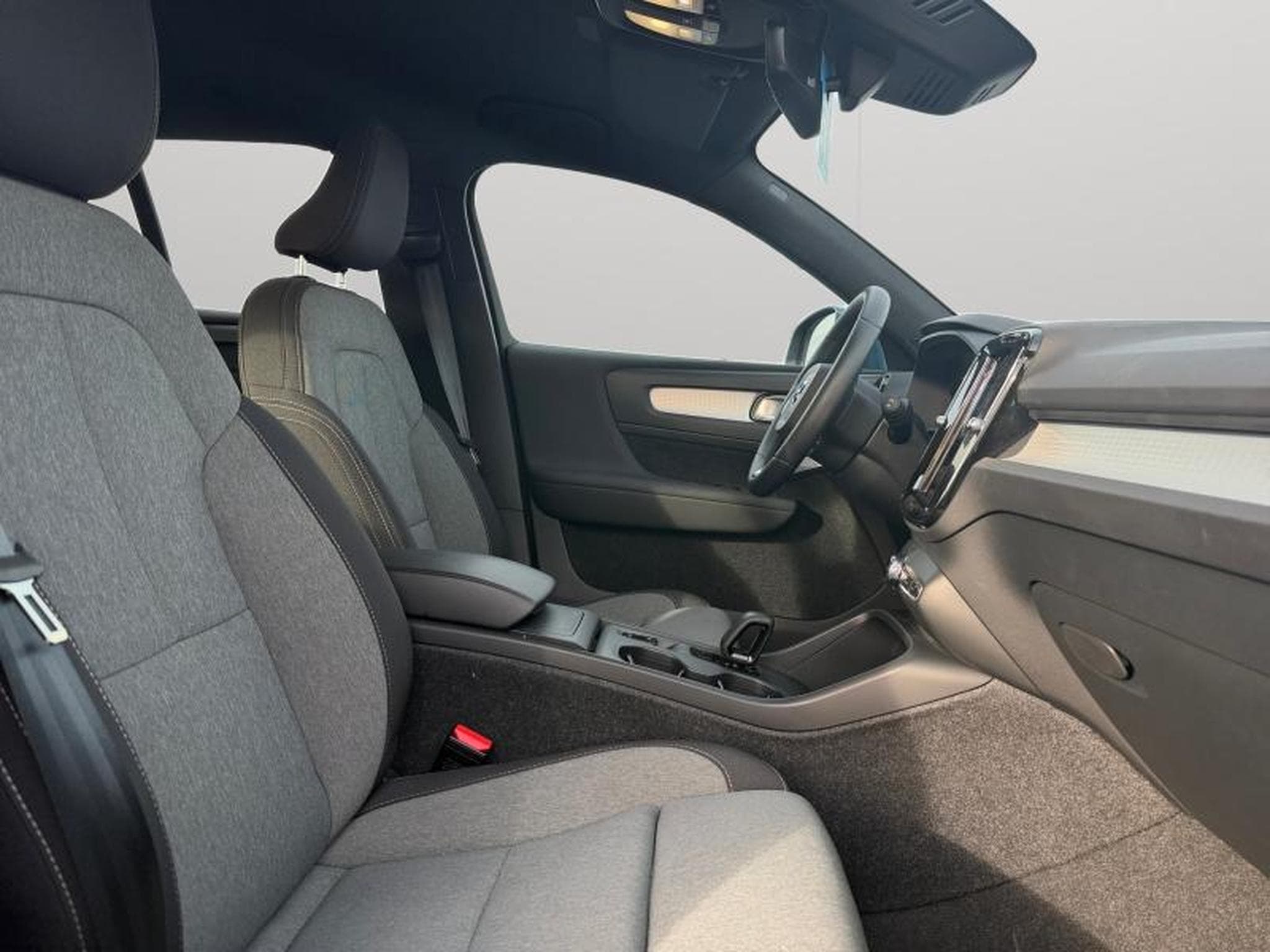 Volvo XC40 B3 Core / Essence (2023) - Foto 15