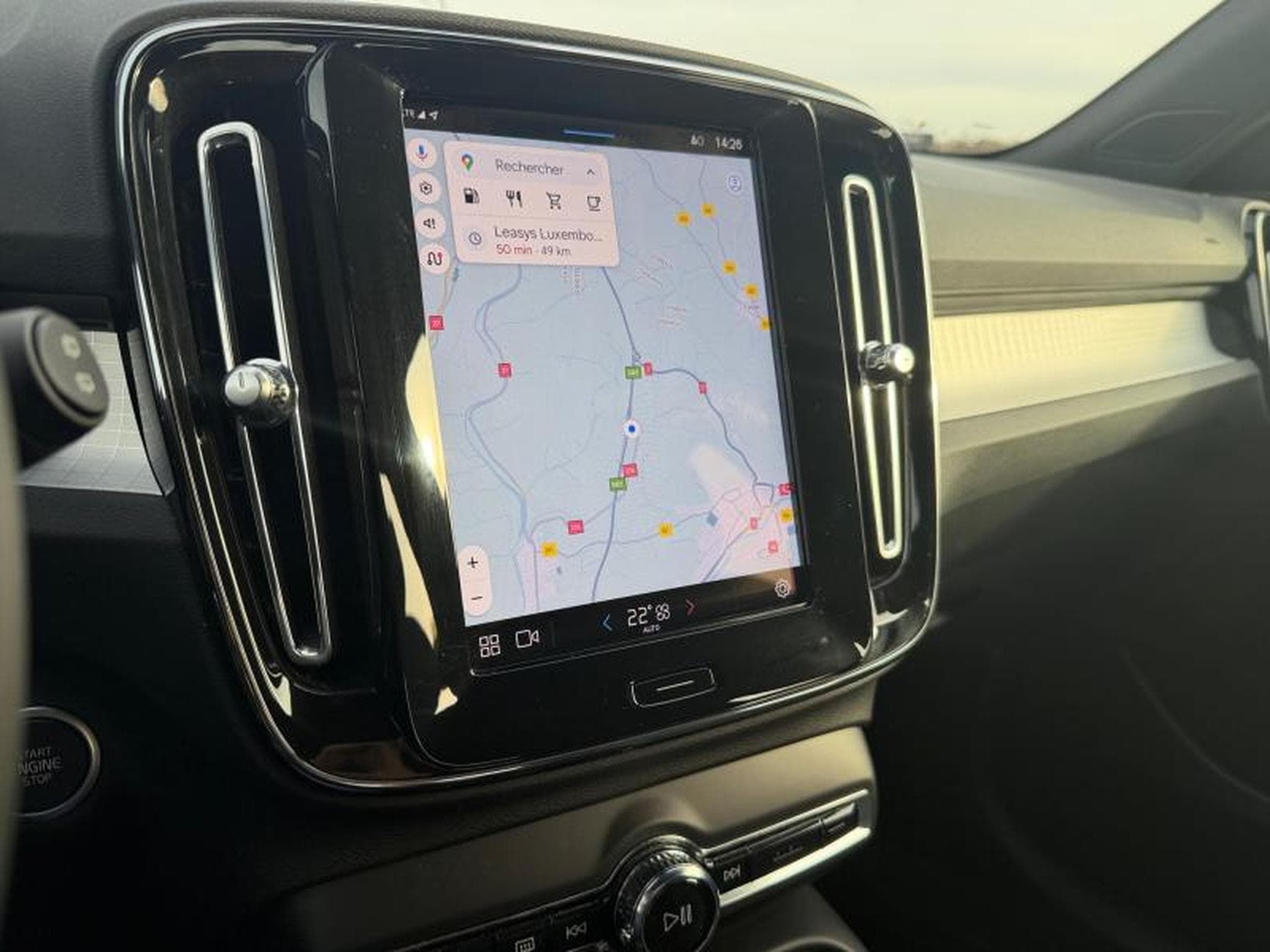 Volvo XC40 B3 Core / Essence (2023) - Foto 16