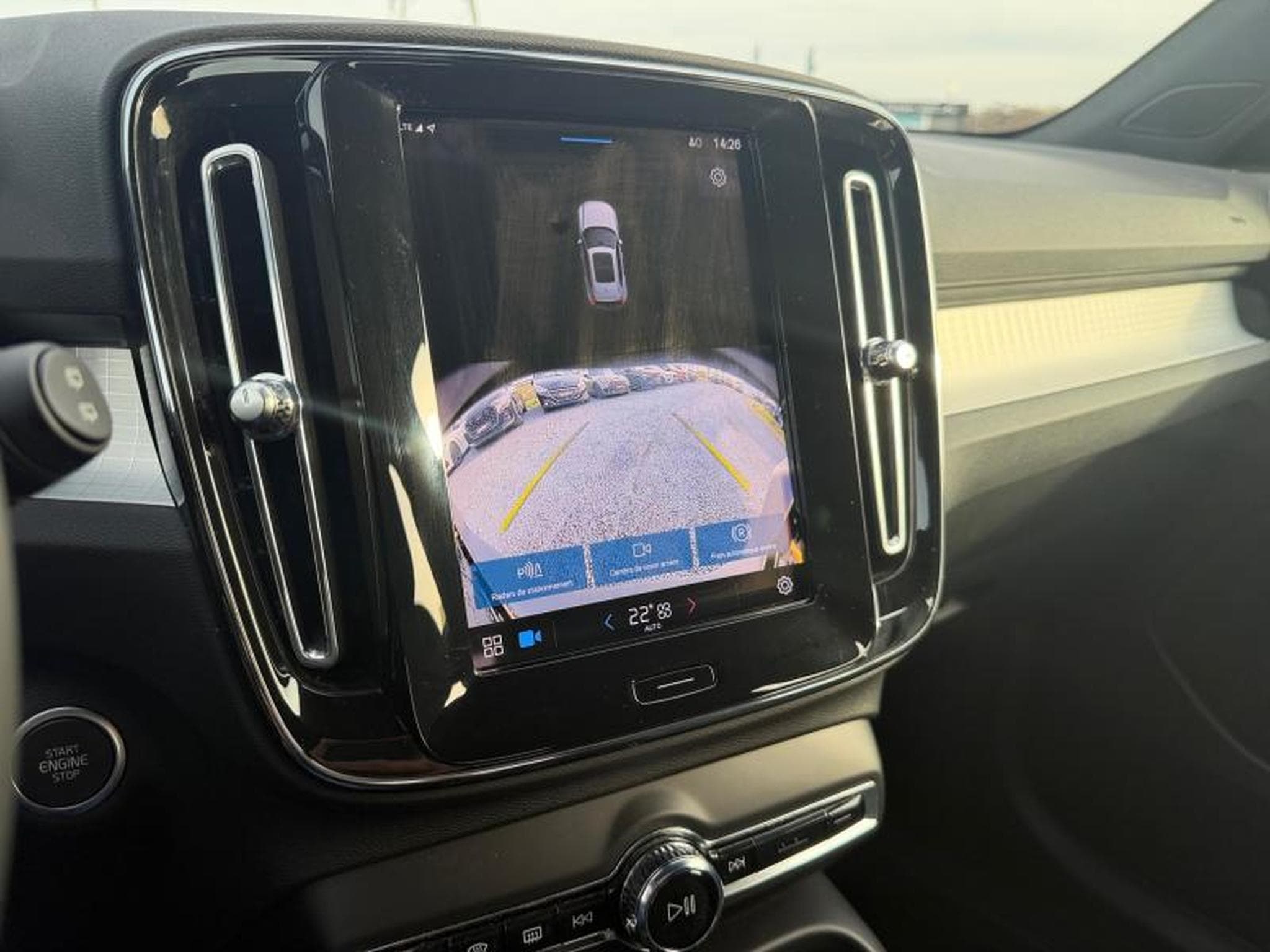 Volvo XC40 B3 Core / Essence (2023) - Foto 17