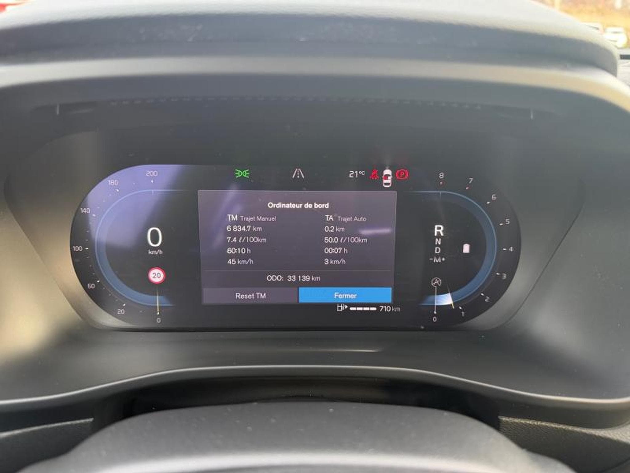 Volvo XC40 B3 Core / Essence (2023) - Foto 18