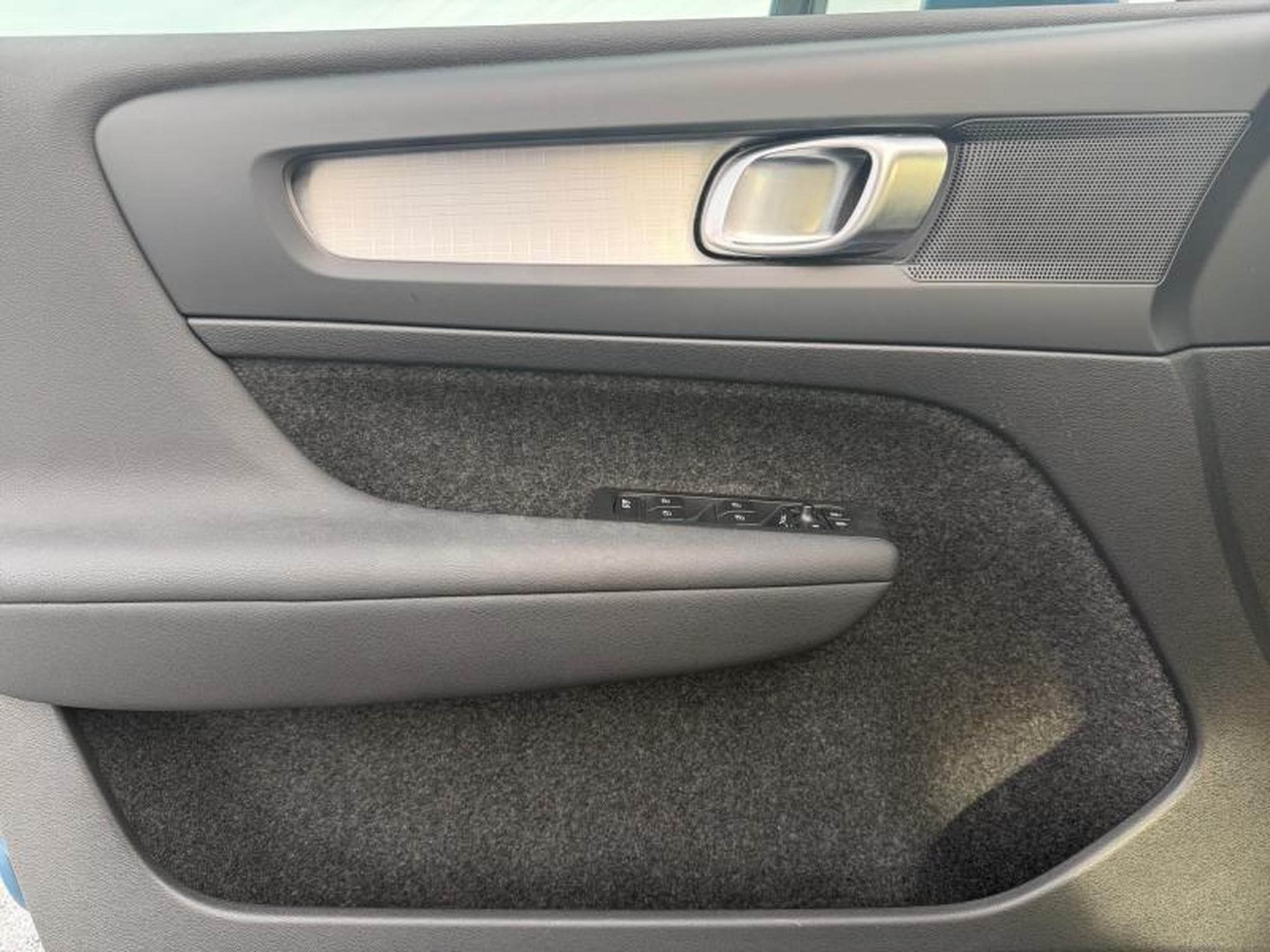 Volvo XC40 B3 Core / Essence (2023) - Foto 20