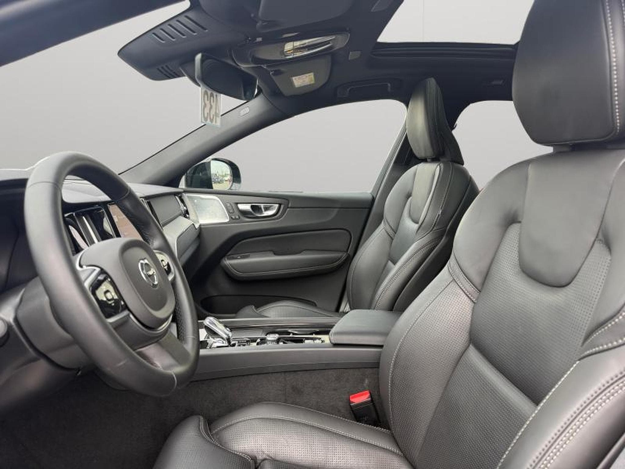 Volvo XC60 B5 Ultra Black Edition / Essence (2025) - Foto 10