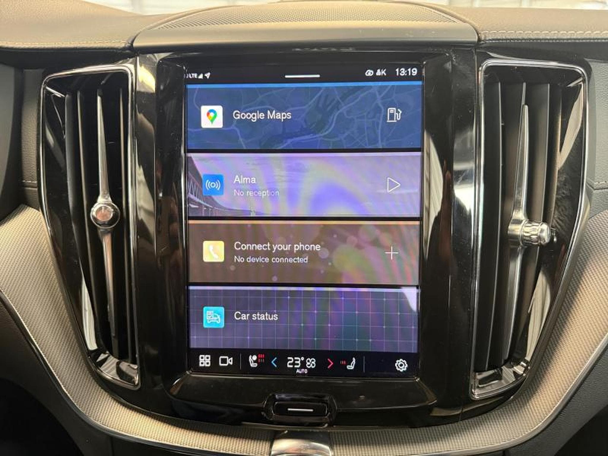 Volvo XC60 B5 Ultra Black Edition / Essence (2025) - Foto 16