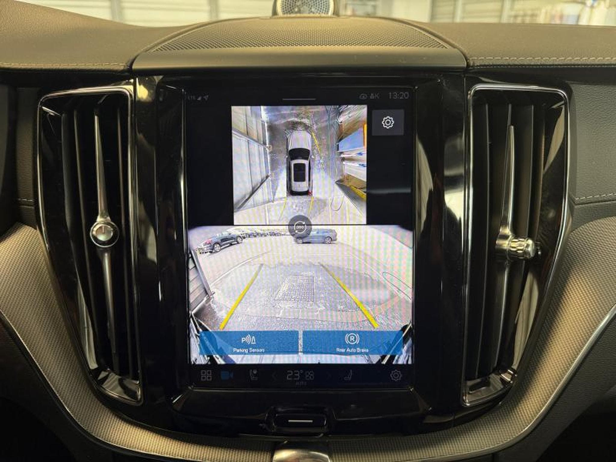 Volvo XC60 B5 Ultra Black Edition / Essence (2025) - Foto 17