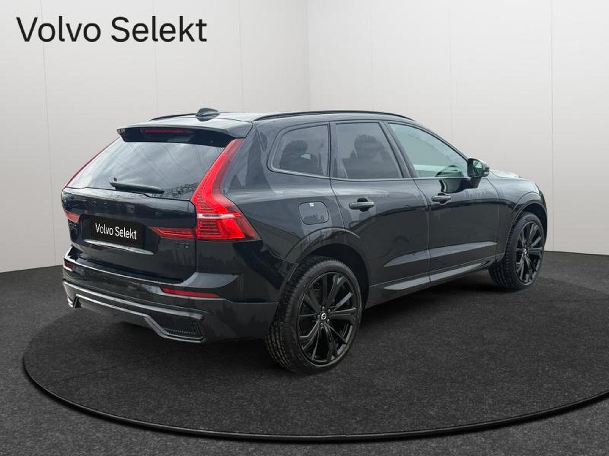 Volvo XC60 B5 Ultra Black Edition / Essence (2025) - Foto 2
