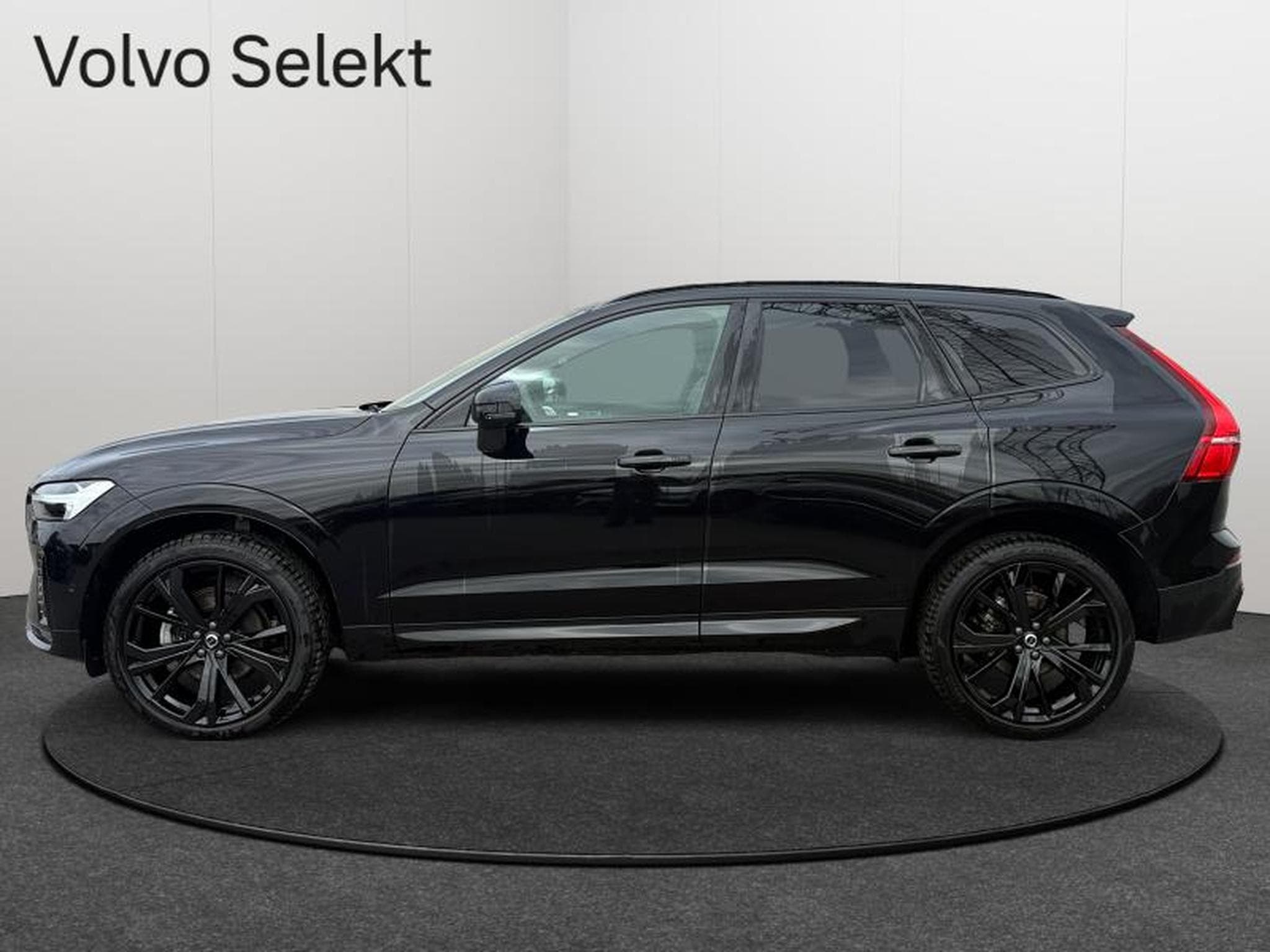 Volvo XC60 B5 Ultra Black Edition / Essence (2025) - Foto 4