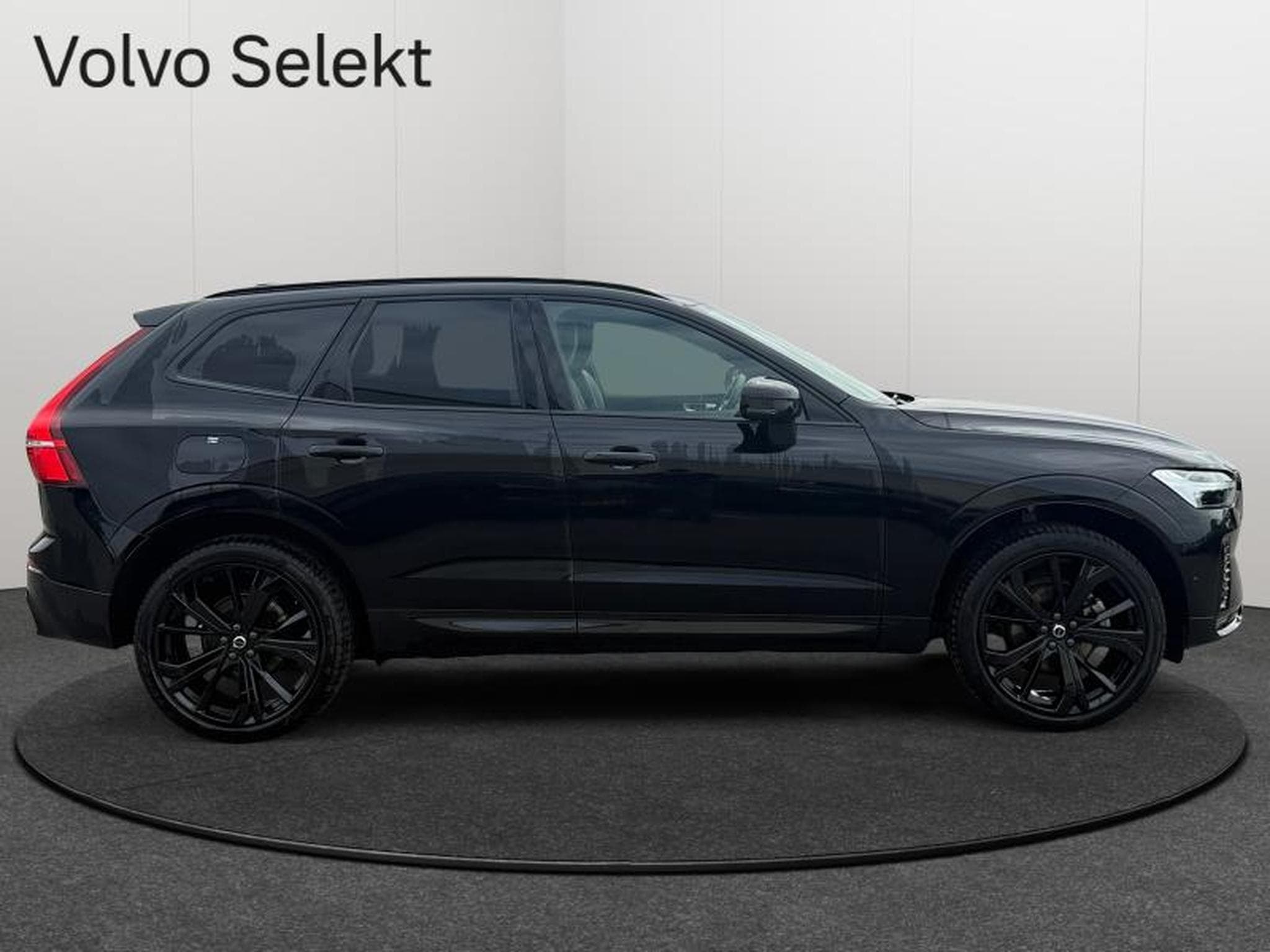 Volvo XC60 B5 Ultra Black Edition / Essence (2025) - Foto 7