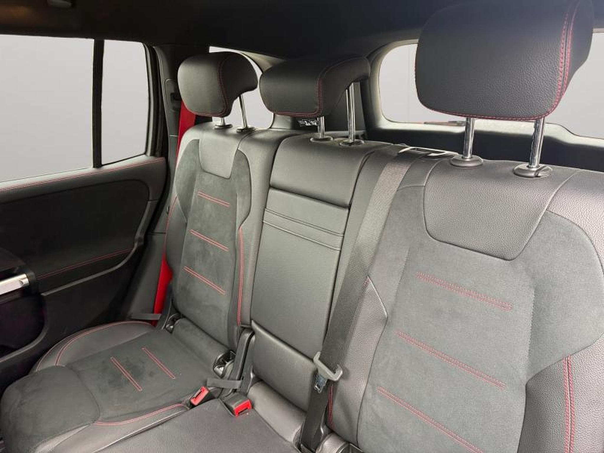 Mercedes GLB 35 AMG 4 MATIC Premium Plus / Essence (2021) - Foto 11