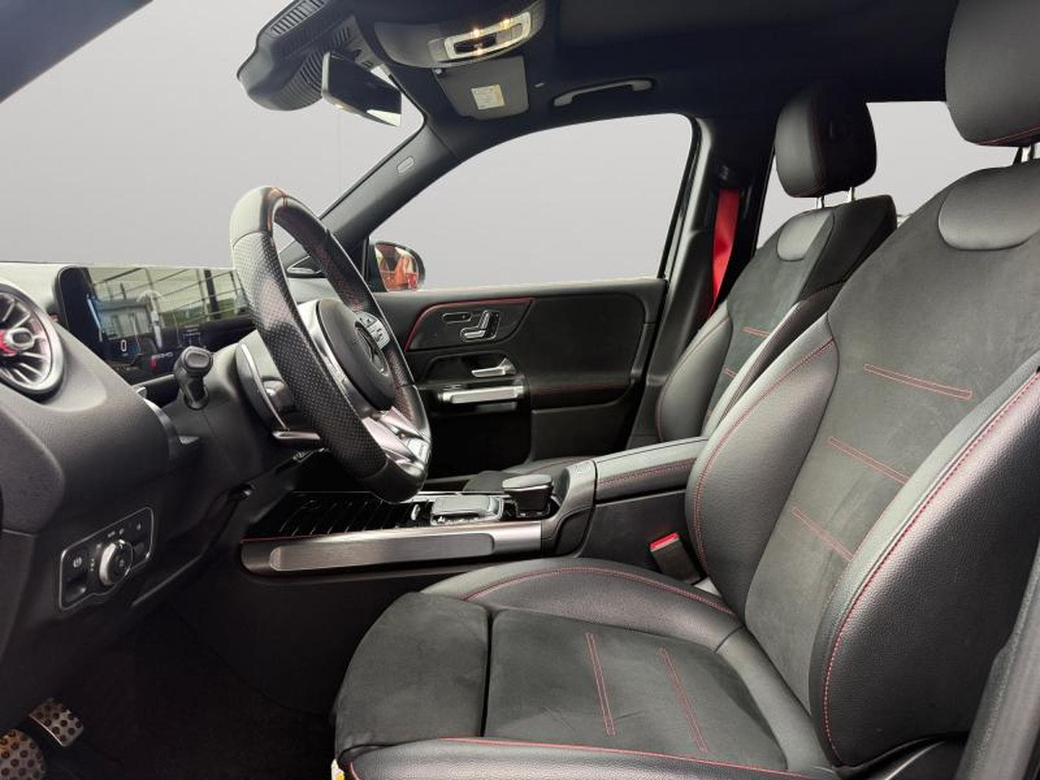 Mercedes GLB 35 AMG 4 MATIC Premium Plus / Essence (2021) - Foto 12