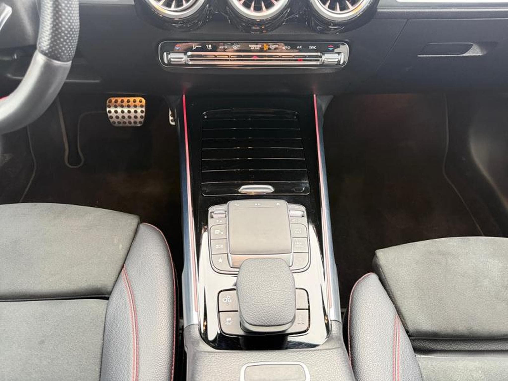 Mercedes GLB 35 AMG 4 MATIC Premium Plus / Essence (2021) - Foto 13