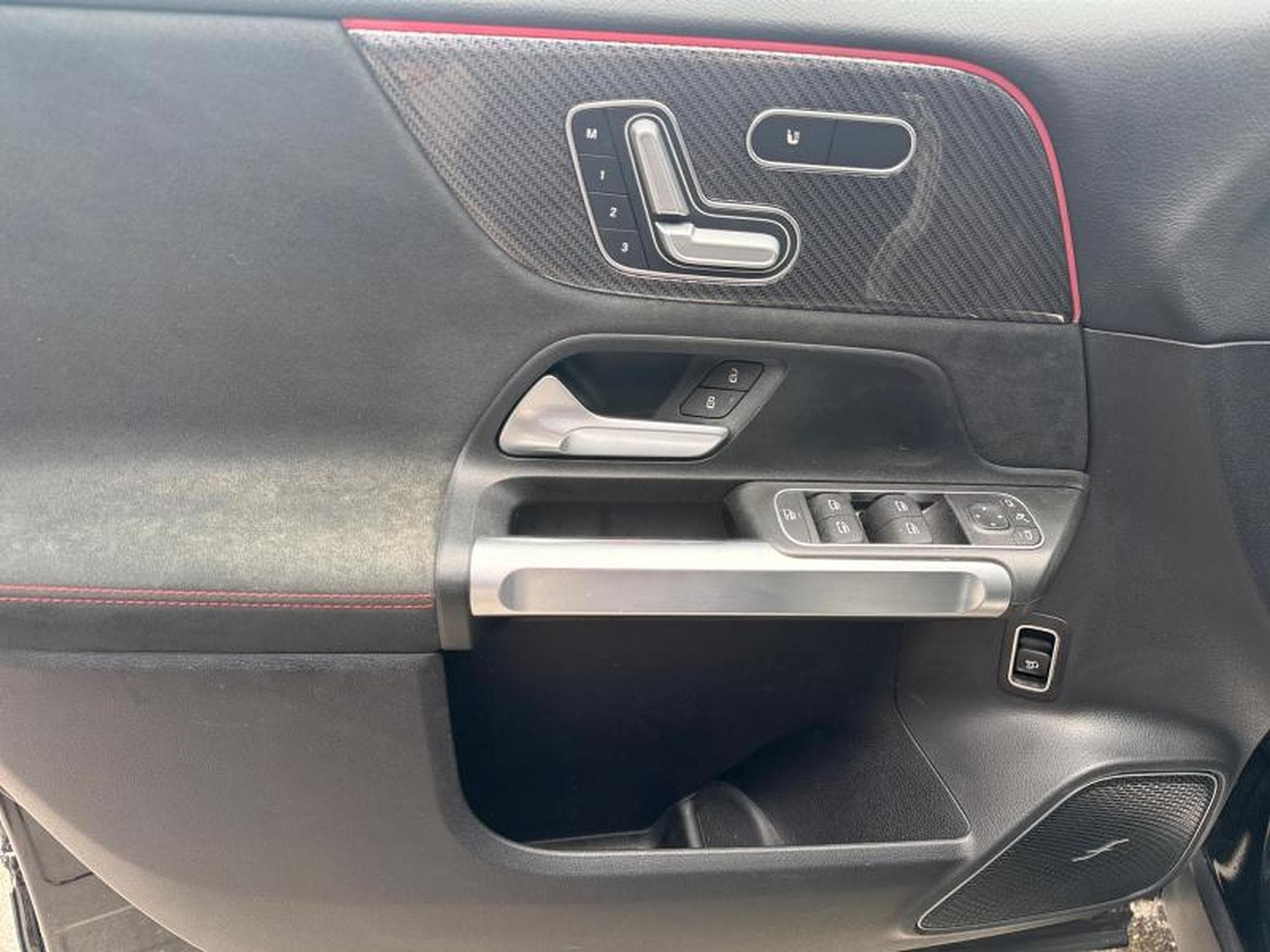 Mercedes GLB 35 AMG 4 MATIC Premium Plus / Essence (2021) - Foto 19