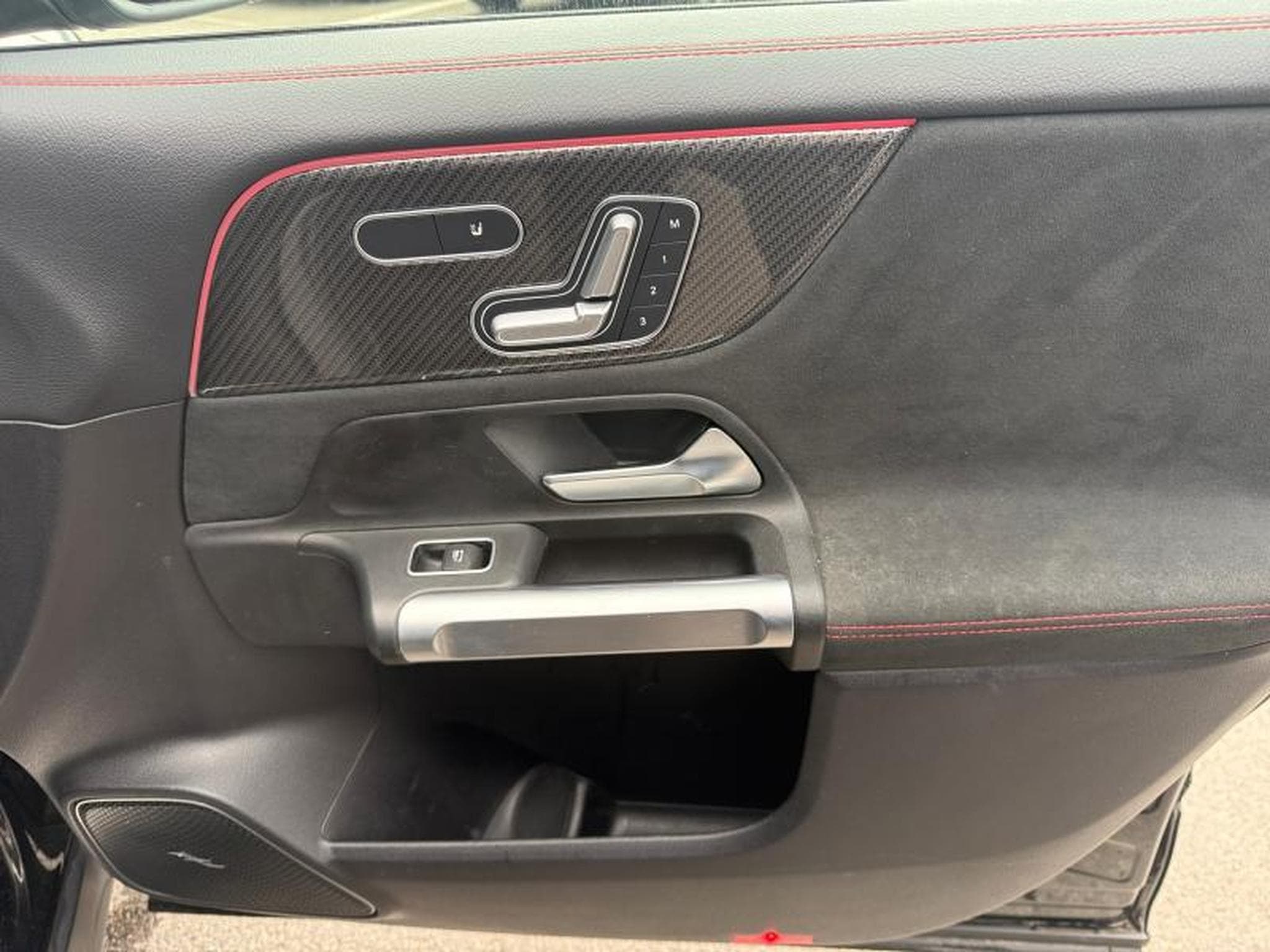 Mercedes GLB 35 AMG 4 MATIC Premium Plus / Essence (2021) - Foto 20