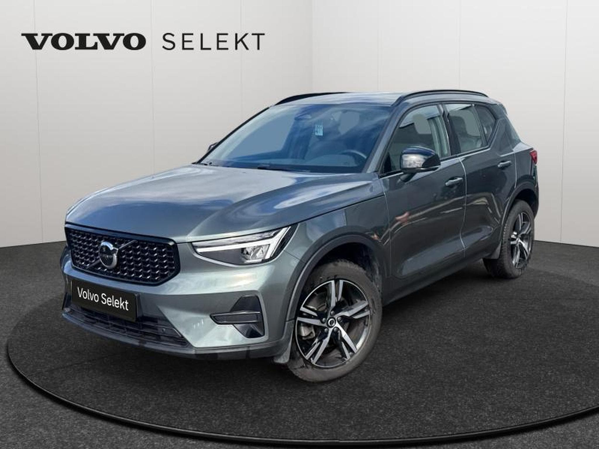 Volvo XC40 B3 Plus Dark / Essence (2025) - Foto 1