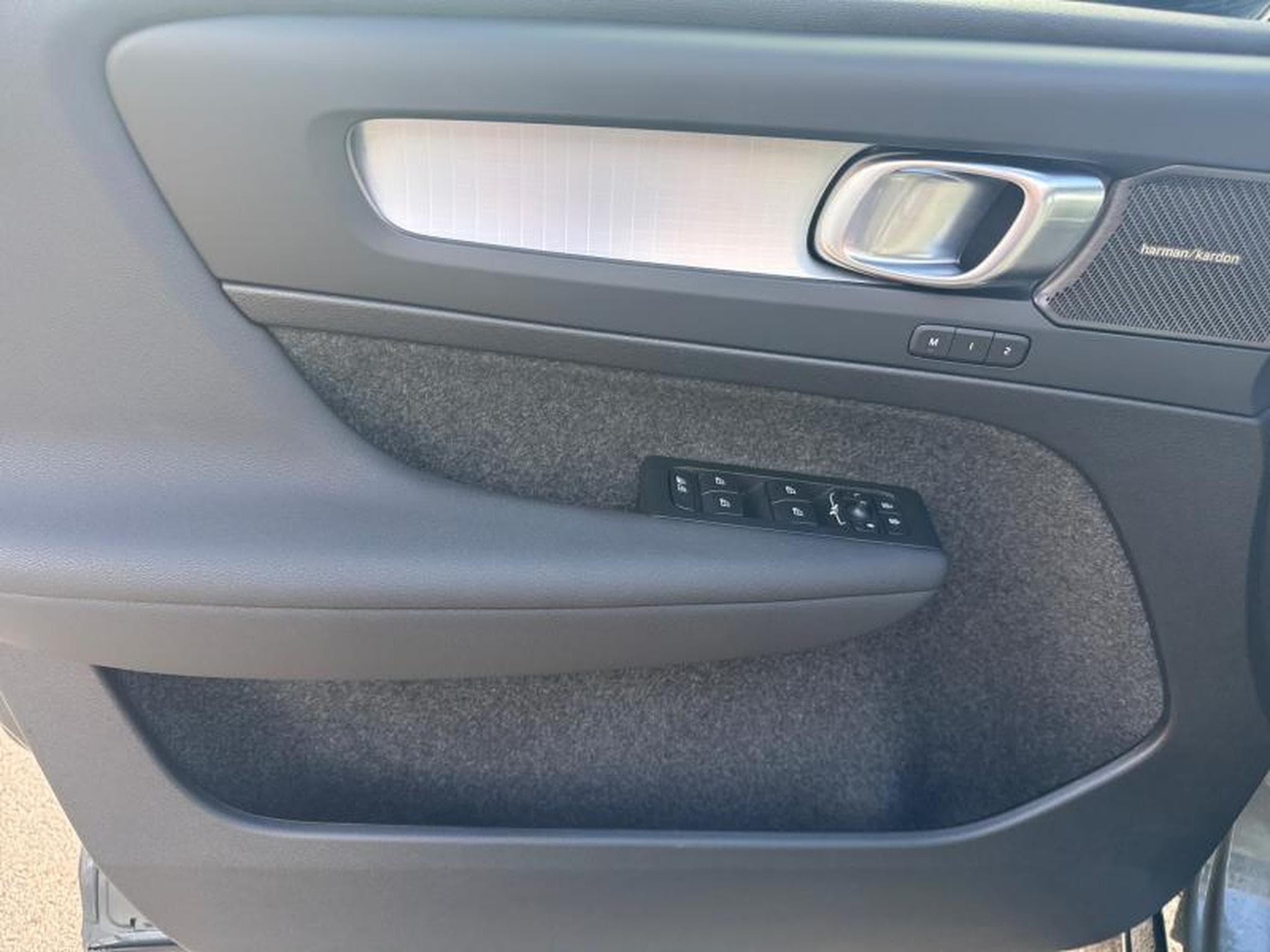 Volvo XC40 B3 Plus Dark / Essence (2025) - Foto 20