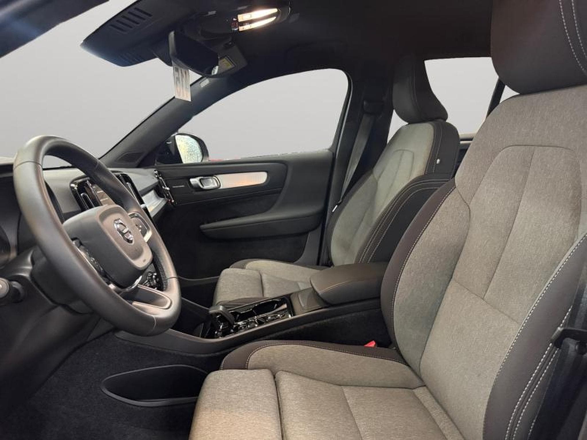 Volvo XC40 B3 Plus Dark / Essence (2025) - Foto 10