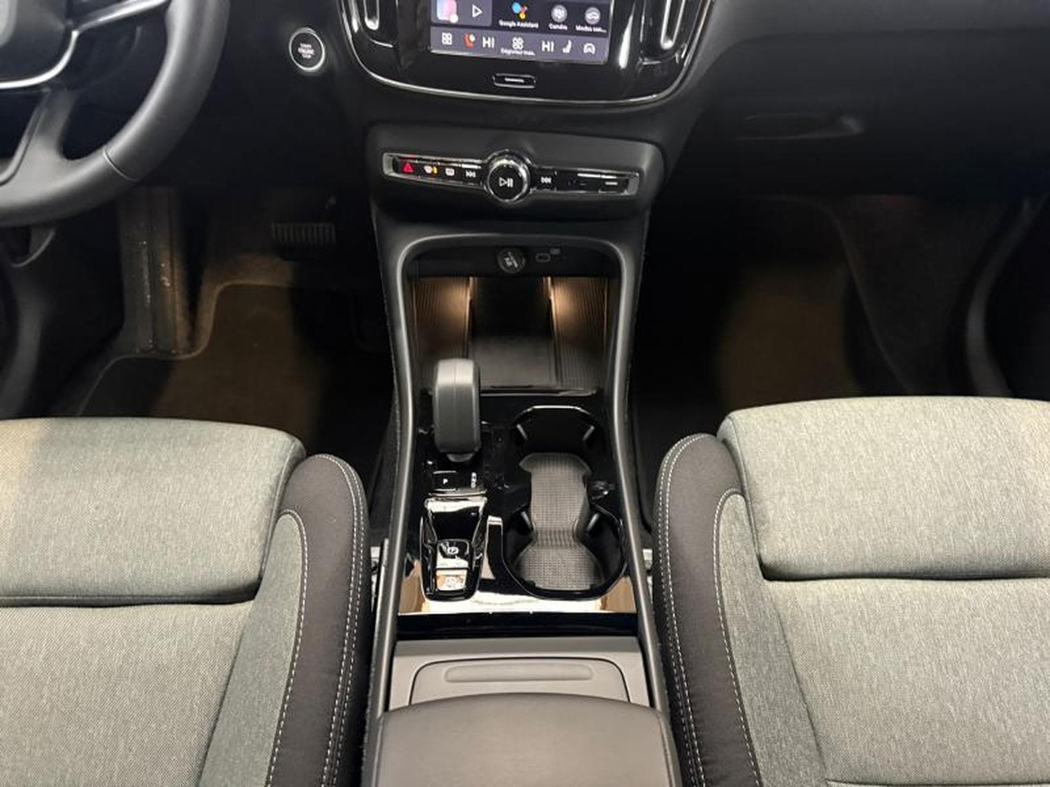 Volvo XC40 B3 Plus Dark / Essence (2025) - Foto 11