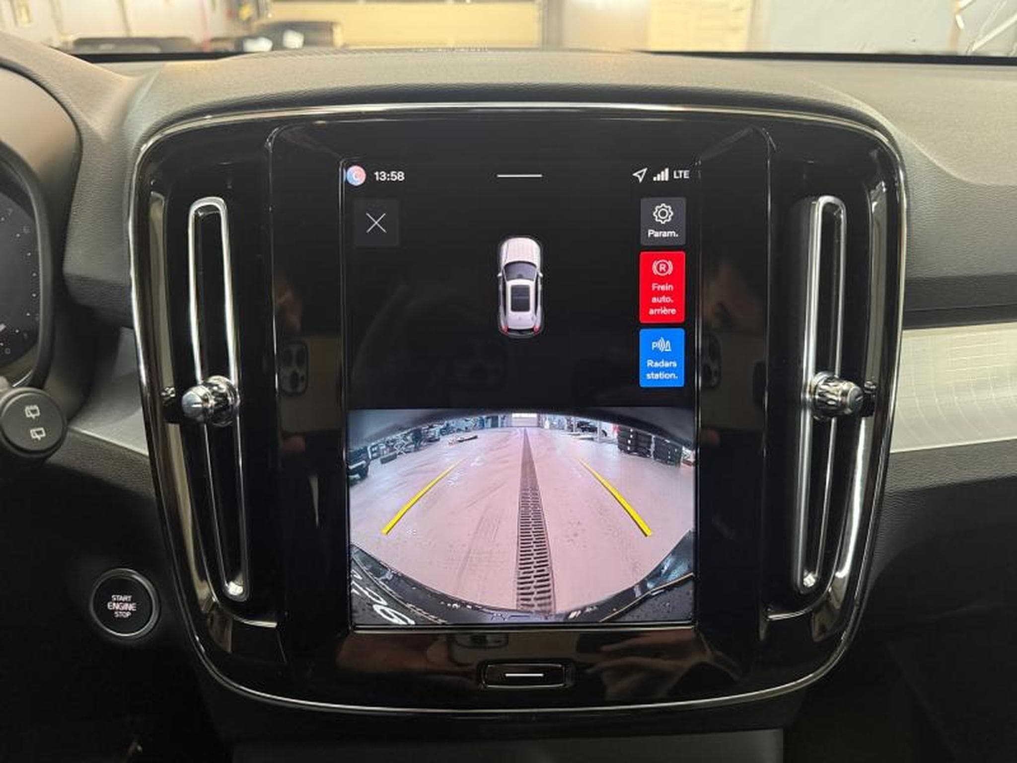 Volvo XC40 B3 Plus Dark / Essence (2025) - Foto 17