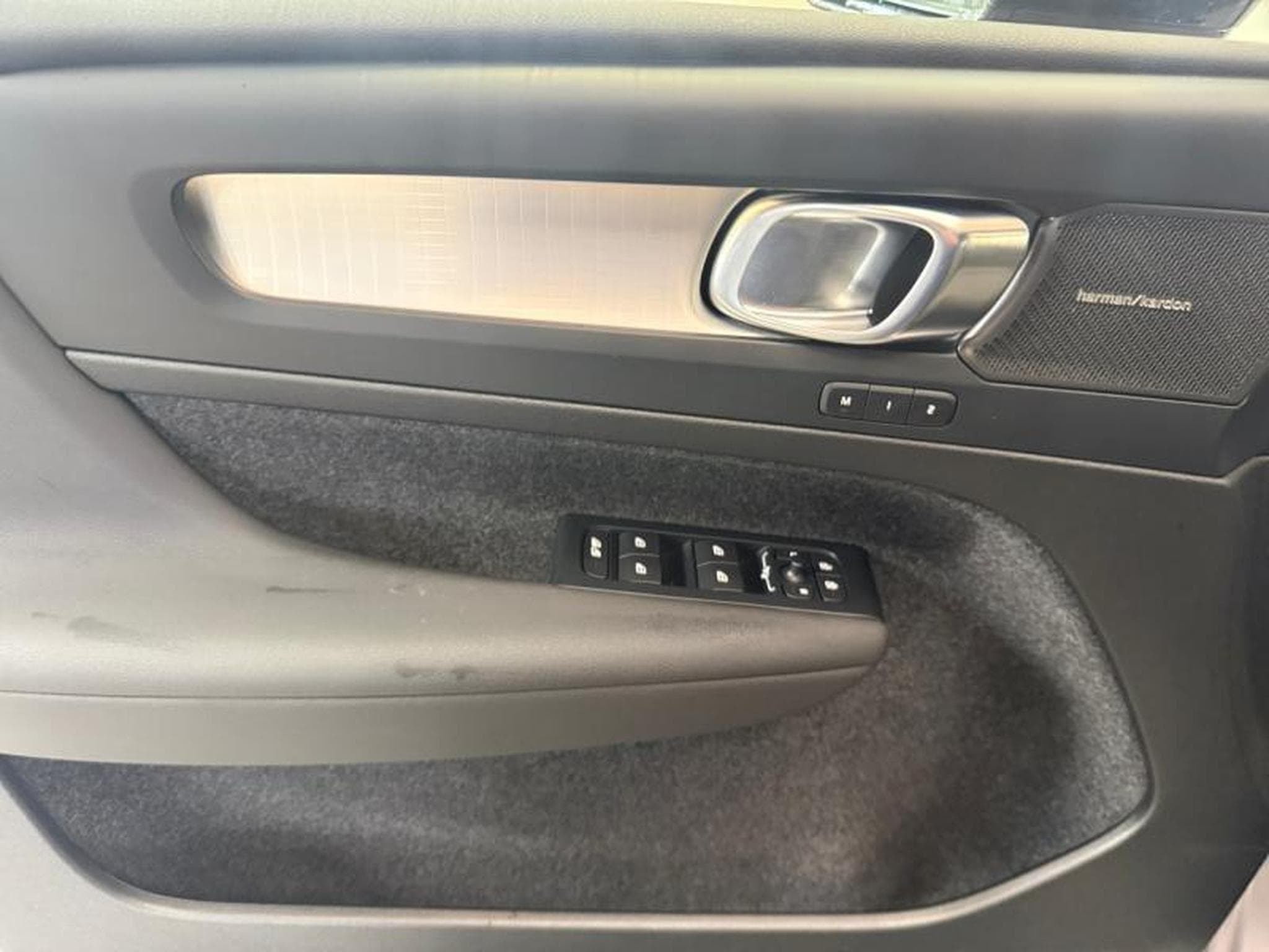 Volvo XC40 B3 Plus Dark / Essence (2025) - Foto 20